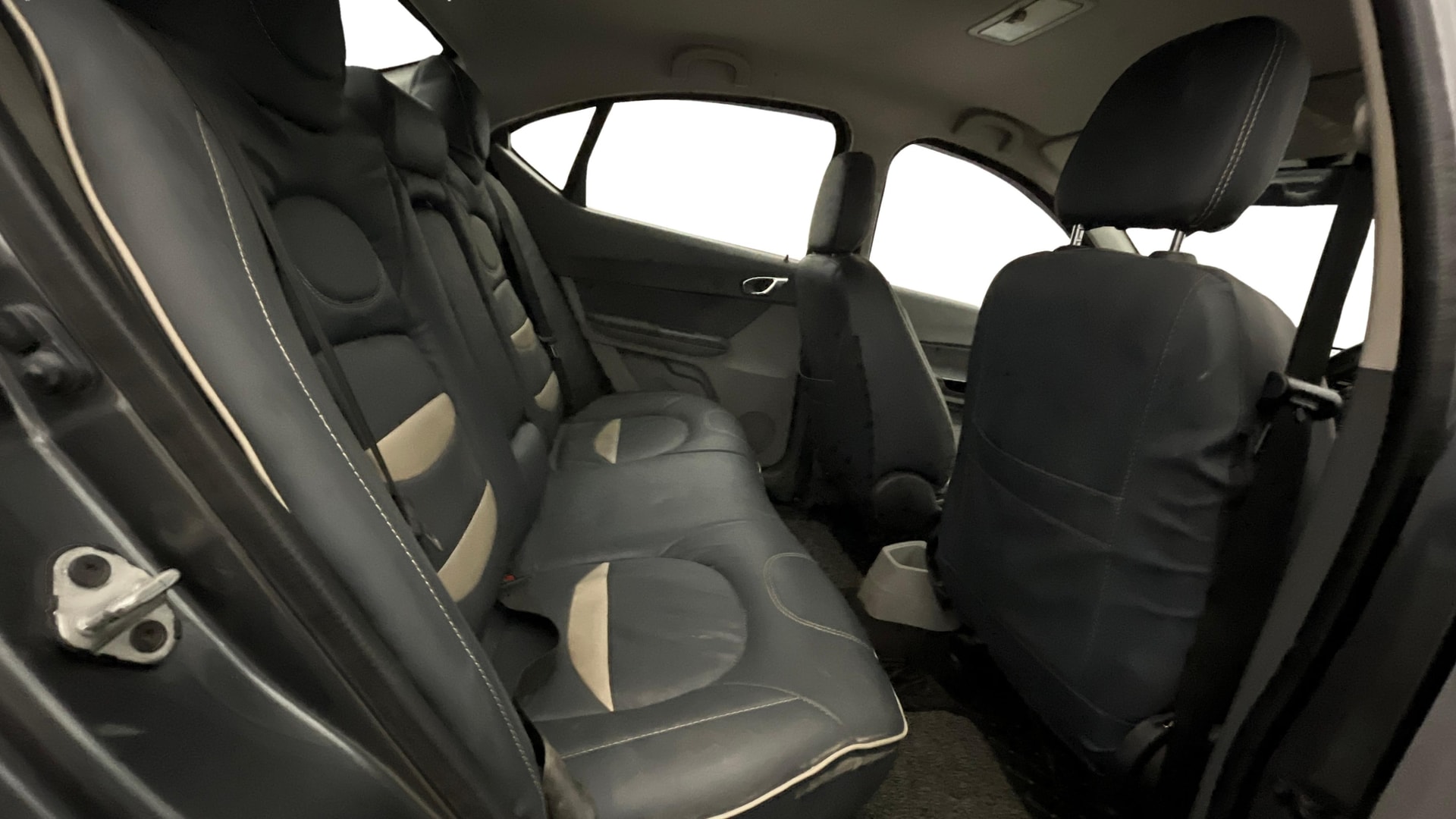 View 2021 Tata Tigor XE Diesel Image 34 Used 2021 Tata Tigor XE Diesel Image 34