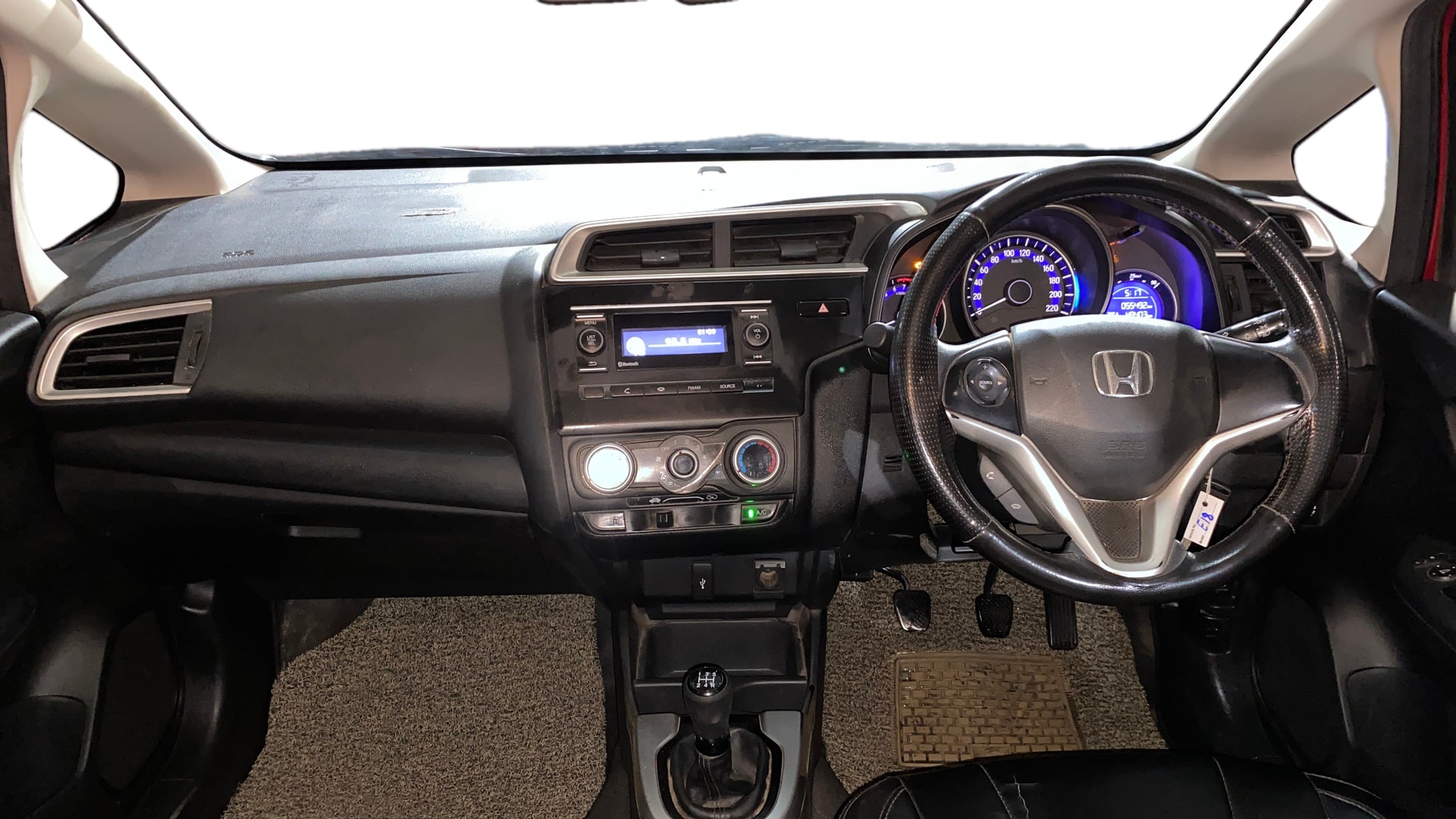 View 2019 Honda WR-V S MT Diesel Edge Edition Image 15 Used 2019 Honda WR-V S MT Diesel Edge Edition Image 15