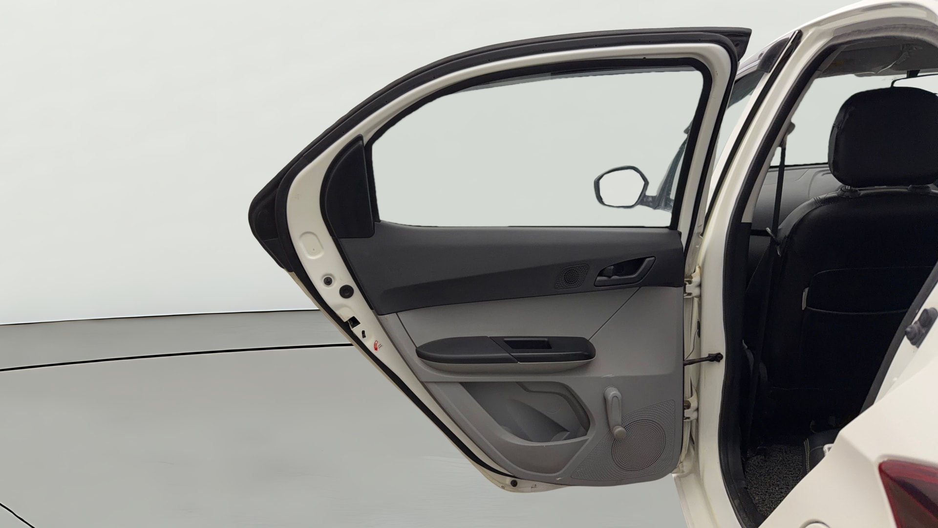 View 2025 Tata Tiago Revotorq XB Image 22 Used 2025 Tata Tiago Revotorq XB Image 22