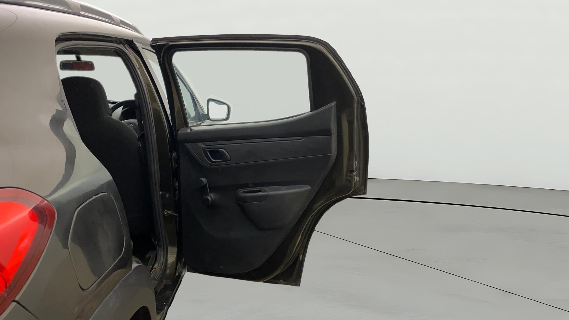 View 2018 Renault Kwid RXT 1.0 Image 5 Used 2018 Renault Kwid RXT 1.0 Image 5