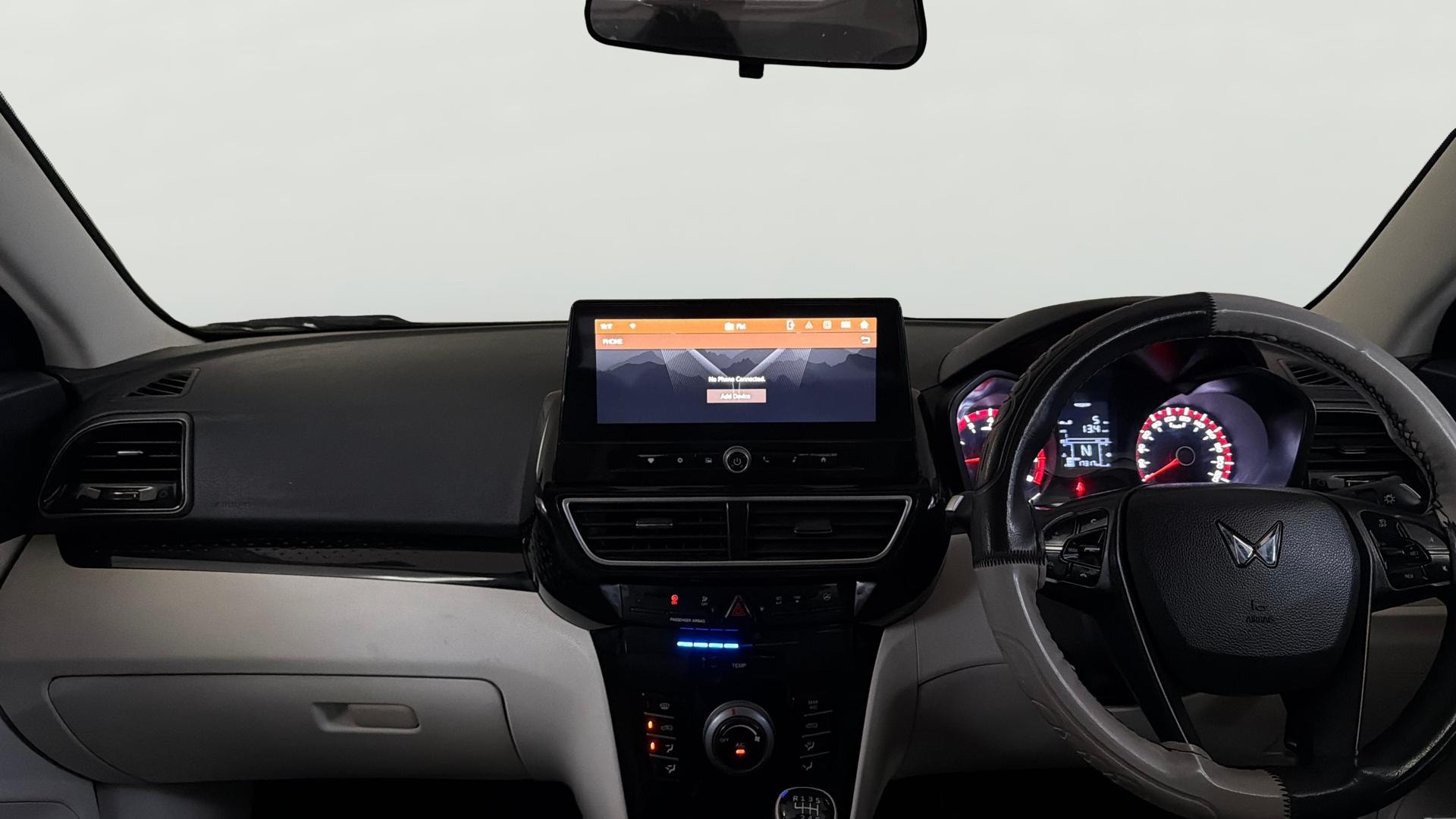 View 2024 Mahindra XUV 3XO MX3 Pro 1.2 L TCMPFi Image 18 Used 2024 Mahindra XUV 3XO MX3 Pro 1.2 L TCMPFi Image 18