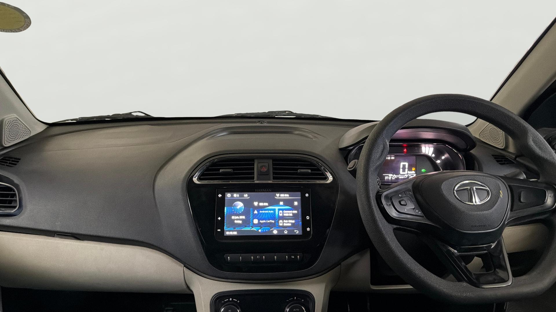 View 2022 Tata Tiago Revotorq XB Image 17 Used 2022 Tata Tiago Revotorq XB Image 17