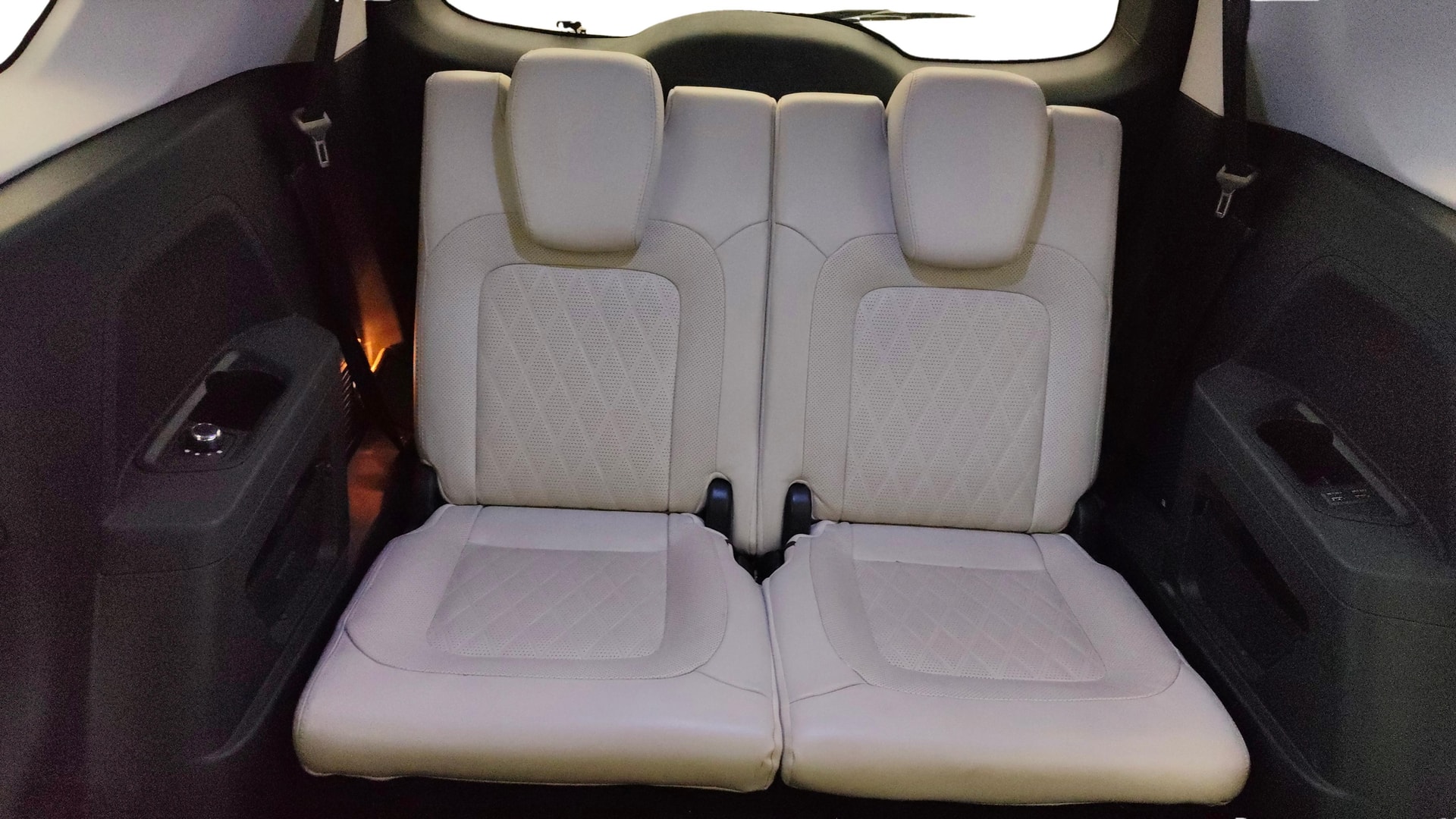 View 2022 Tata Safari XZA Plus Gold Image 10 Used 2022 Tata Safari XZA Plus Gold Image 10