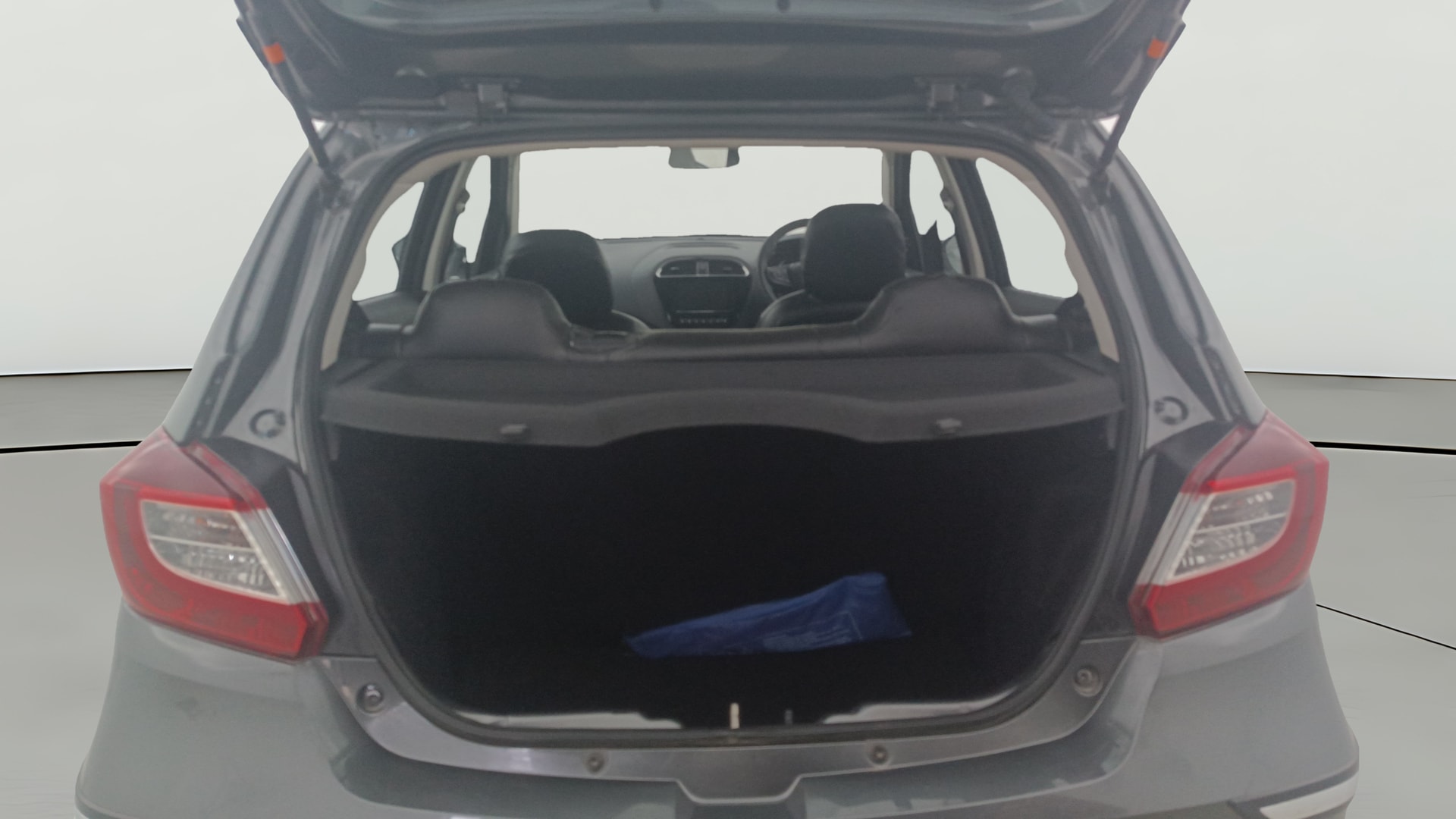 View 2024 Tata Tiago Revotorq XB Image 38 Used 2024 Tata Tiago Revotorq XB Image 38