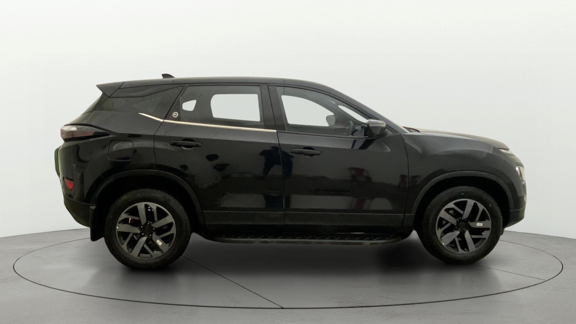 View 2024 Tata Harrier XZ plus Red Dark Edition Image 28 Used 2024 Tata Harrier XZ plus Red Dark Edition Image 28