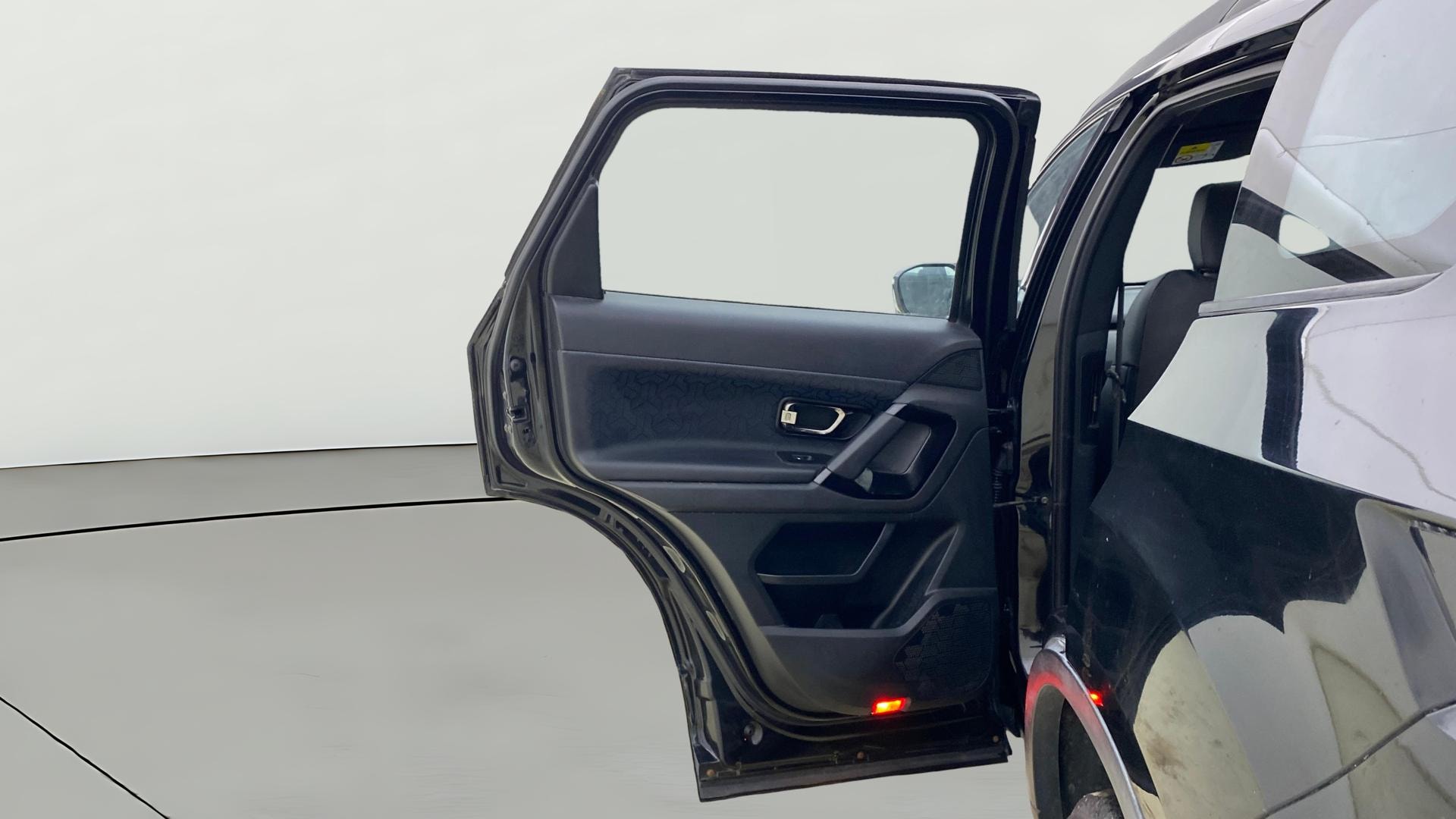 View 2023 Tata Safari XZA Plus Option Dark Image 16 Used 2023 Tata Safari XZA Plus Option Dark Image 16