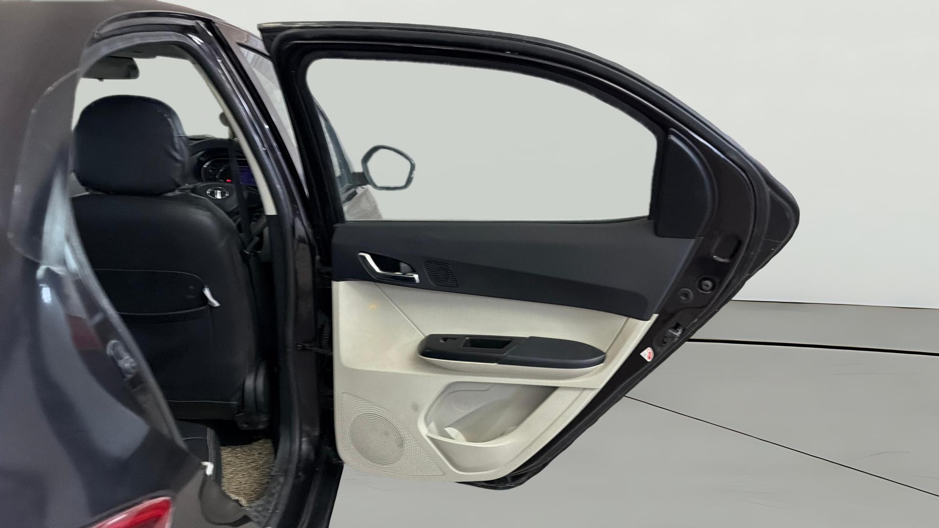 View 2023 Tata Tiago Revotorq XB Image 7 Used 2023 Tata Tiago Revotorq XB Image 7