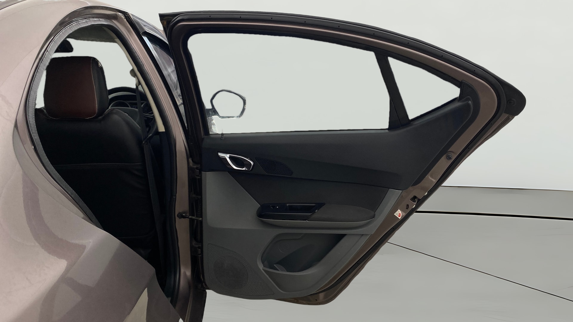 View 2017 Tata Tigor XZ (O) Petrol Image 7 Used 2017 Tata Tigor XZ (O) Petrol Image 7