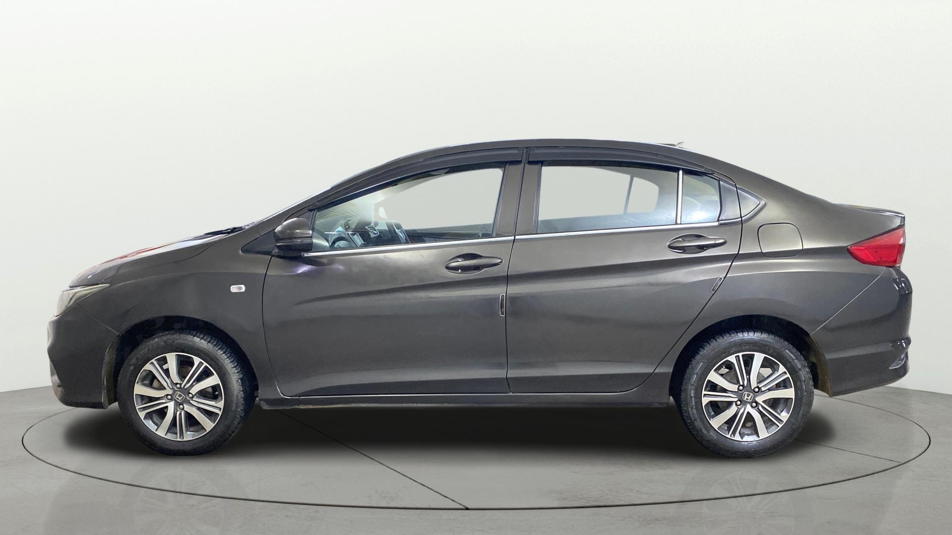 View 2023 Honda City ZX MT Diesel Anniversary Edition Image 6 Used 2023 Honda City ZX MT Diesel Anniversary Edition Image 6