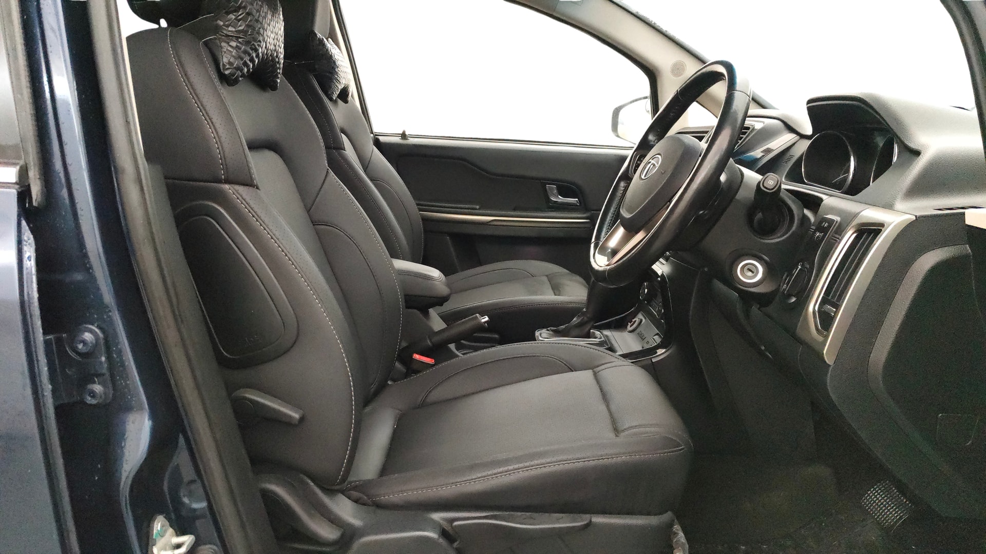 View 2017 Tata Hexa XTA 4X2 Image 28 Used 2017 Tata Hexa XTA 4X2 Image 28