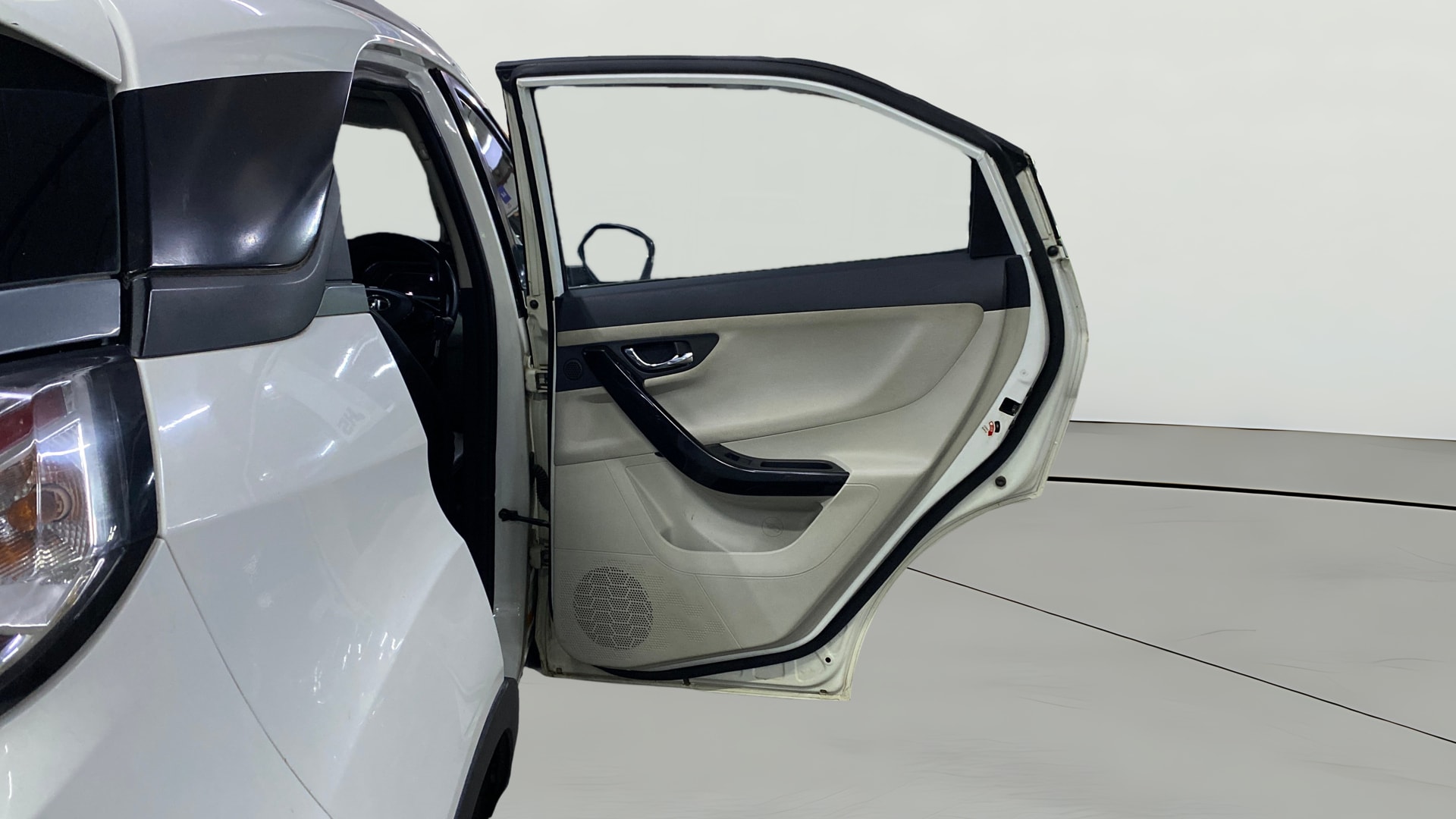 View 2020 Tata Nexon Revotron XZ Plus Luxs Jet Edition Image 6 Used 2020 Tata Nexon Revotron XZ Plus Luxs Jet Edition Image 6
