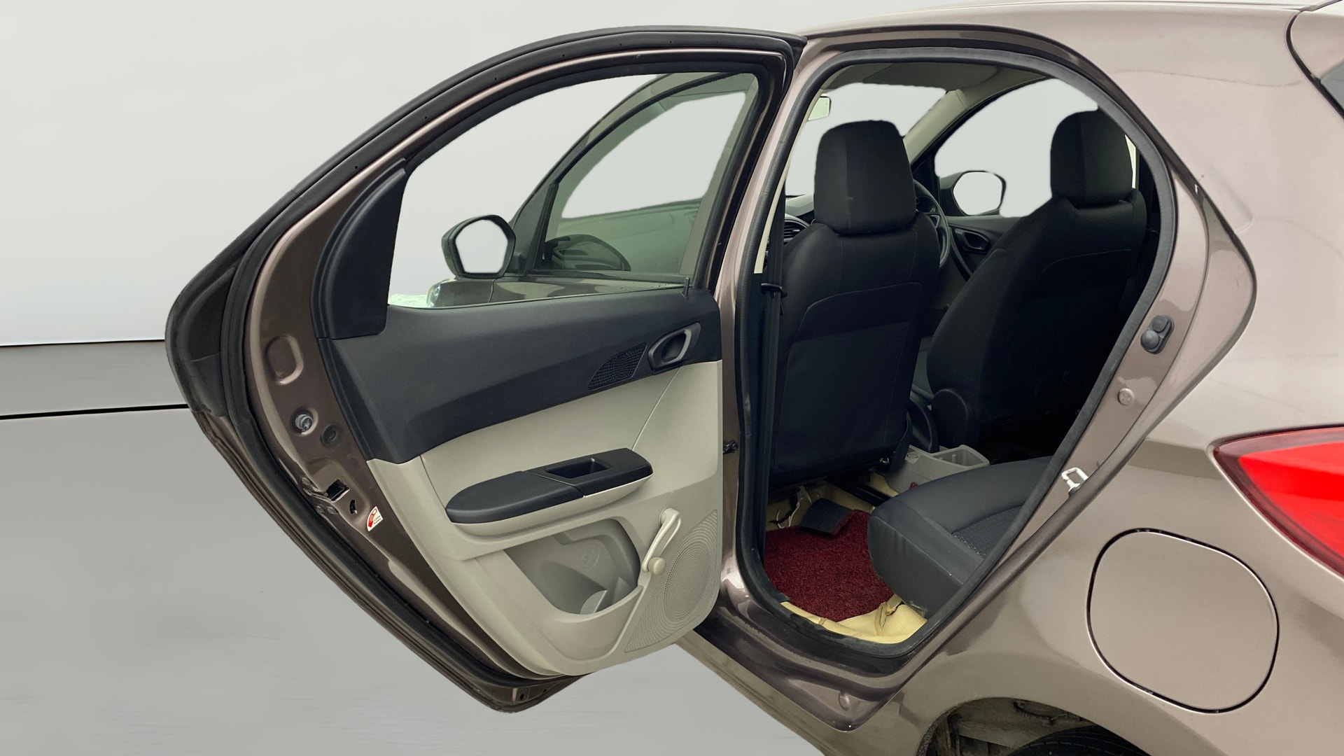 View 2019 Tata Tiago Revotorq XB Image 22 Used 2019 Tata Tiago Revotorq XB Image 22