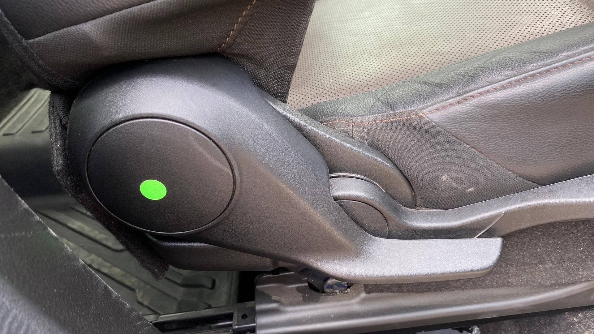 View 2025 Toyota Urban Cruiser Hyryder V e-Drive 2WD HYBRID Image 10 Used 2025 Toyota Urban Cruiser Hyryder V e-Drive 2WD HYBRID Image 10