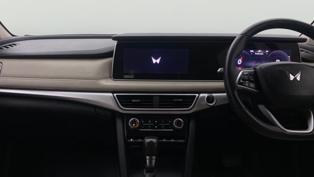 View Mahindra XUV700 Image 34 Used Mahindra XUV700 Image 34