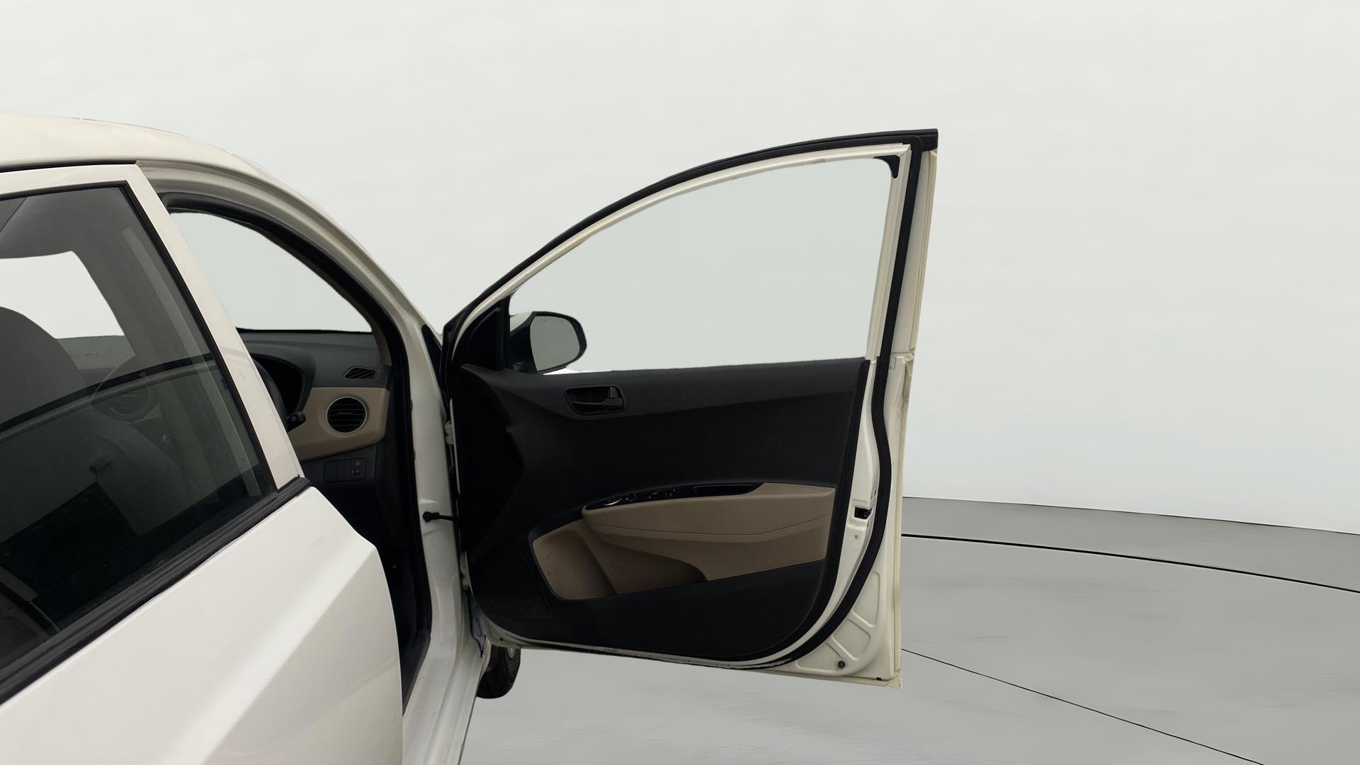 View 2016 Hyundai Grand i10 1.2 Magna Petrol AT Image 43 Used 2016 Hyundai Grand i10 1.2 Magna Petrol AT Image 43
