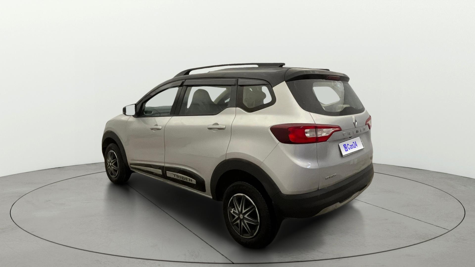 View 2022 Renault Triber RXT Image 2 Used 2022 Renault Triber RXT Image 2