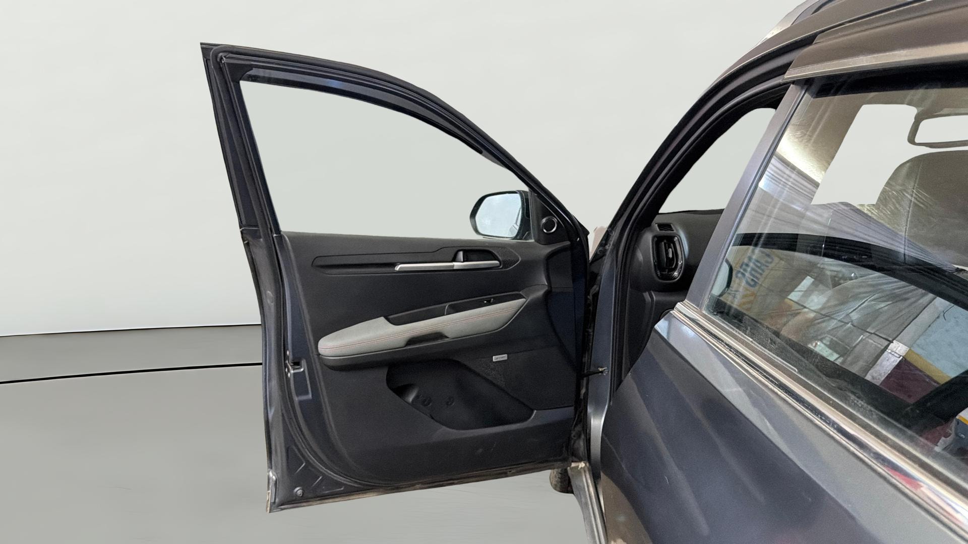 View 2023 Kia Sonet X-Line DCT Petrol Image 33 Used 2023 Kia Sonet X-Line DCT Petrol Image 33