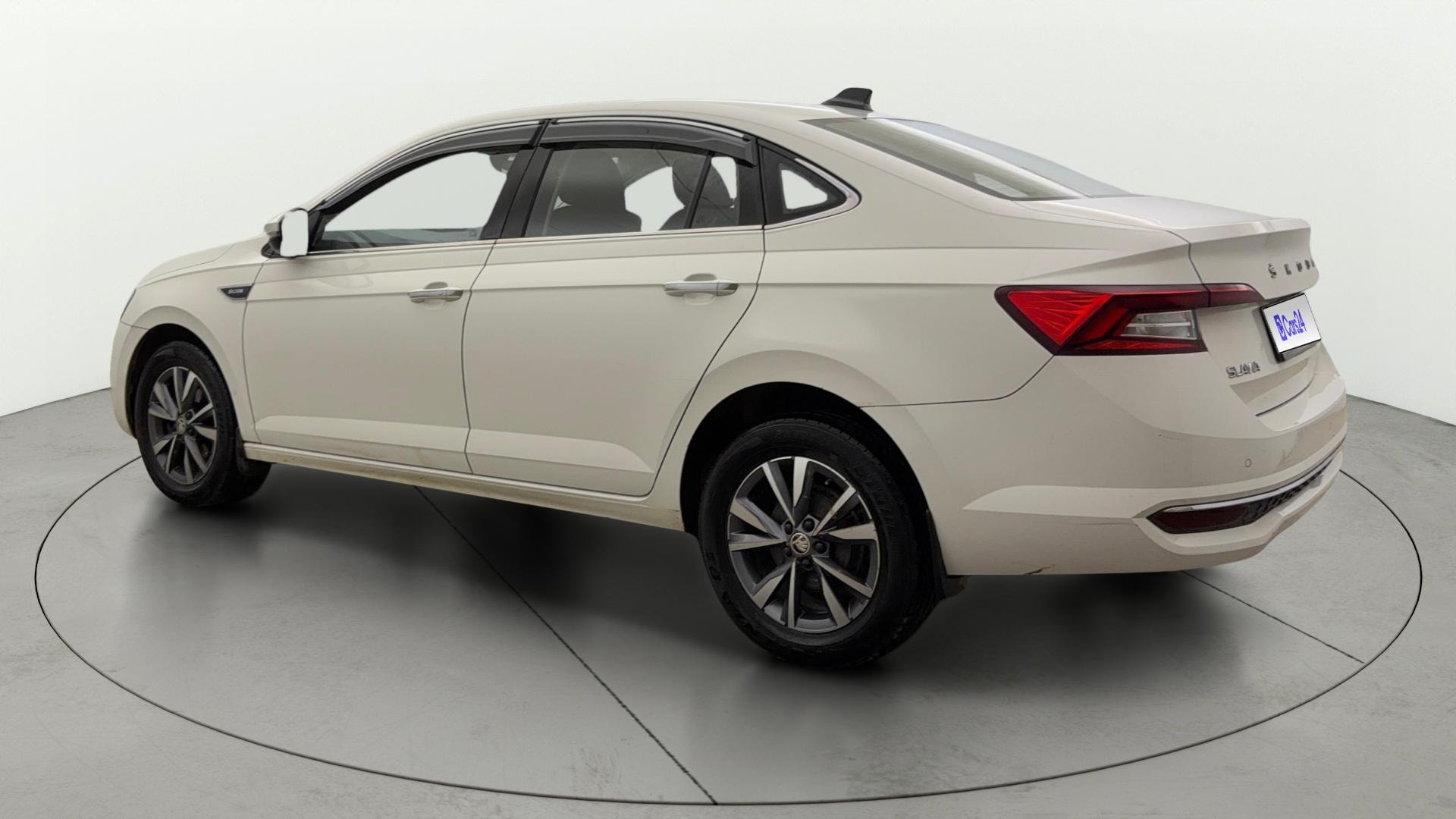View 2022 Skoda Slavia Style 1.0 TSI AT Image 2 Used 2022 Skoda Slavia Style 1.0 TSI AT Image 2