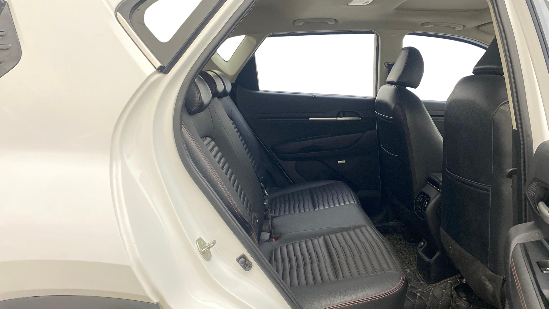 View 2023 Kia Sonet GTX Plus AT Diesel Image 37 Used 2023 Kia Sonet GTX Plus AT Diesel Image 37