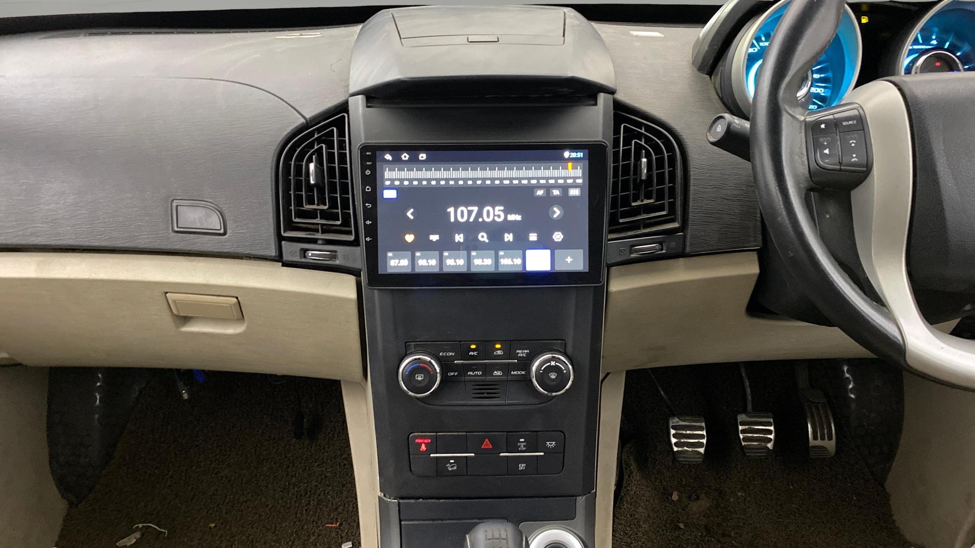 View 2015 Mahindra XUV500 W10 FWD Image 34 Used 2015 Mahindra XUV500 W10 FWD Image 34
