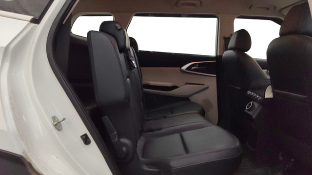 View Kia Carens Image 30 Used Kia Carens Image 30