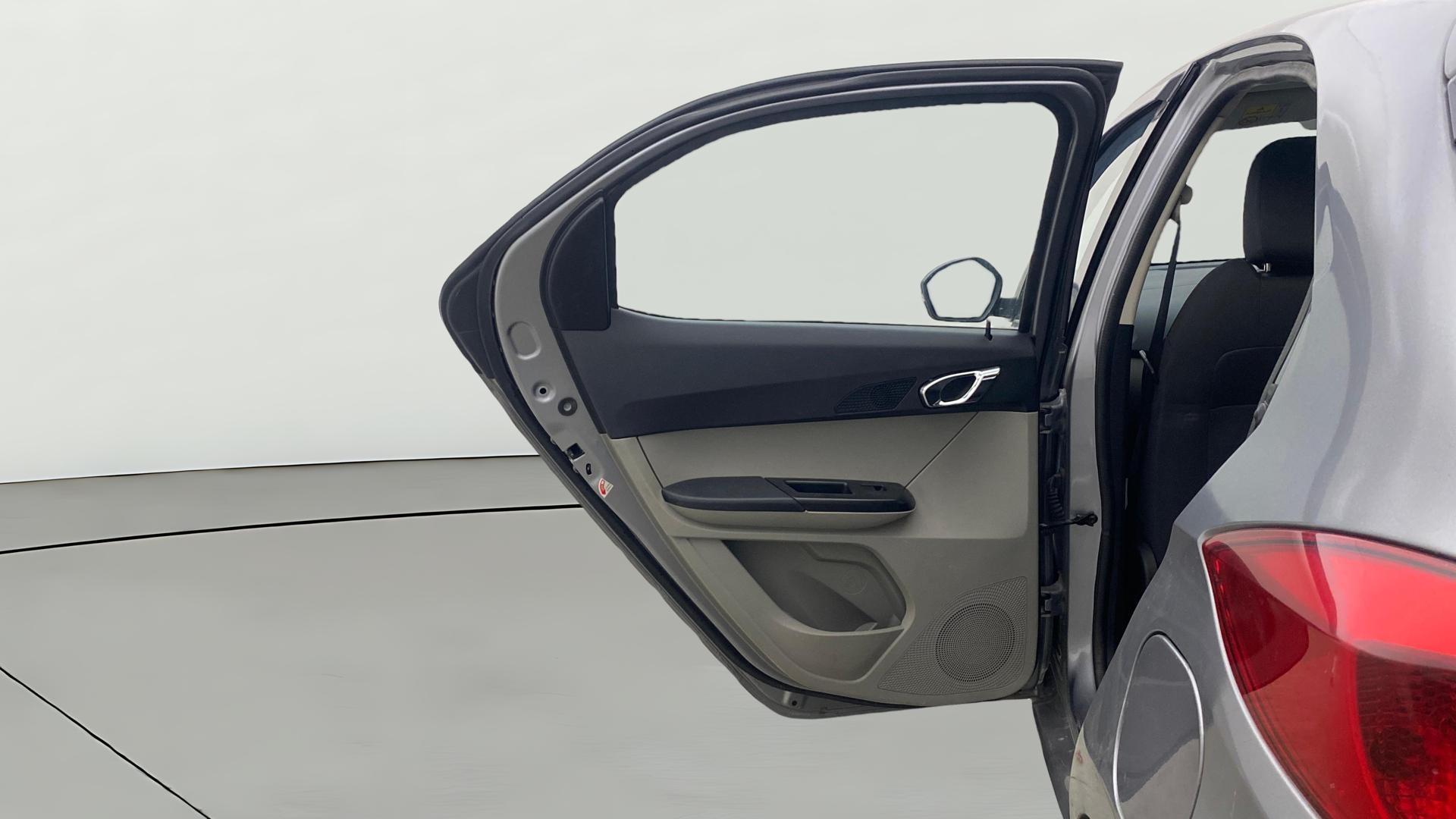 View 2020 Tata Tiago Revotorq XB Image 22 Used 2020 Tata Tiago Revotorq XB Image 22