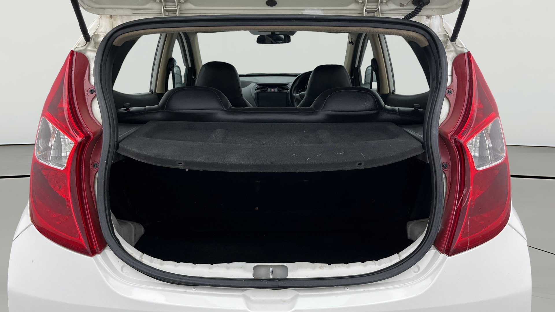 View 2013 Hyundai EON Magna Plus Image 37 Used 2013 Hyundai EON Magna Plus Image 37