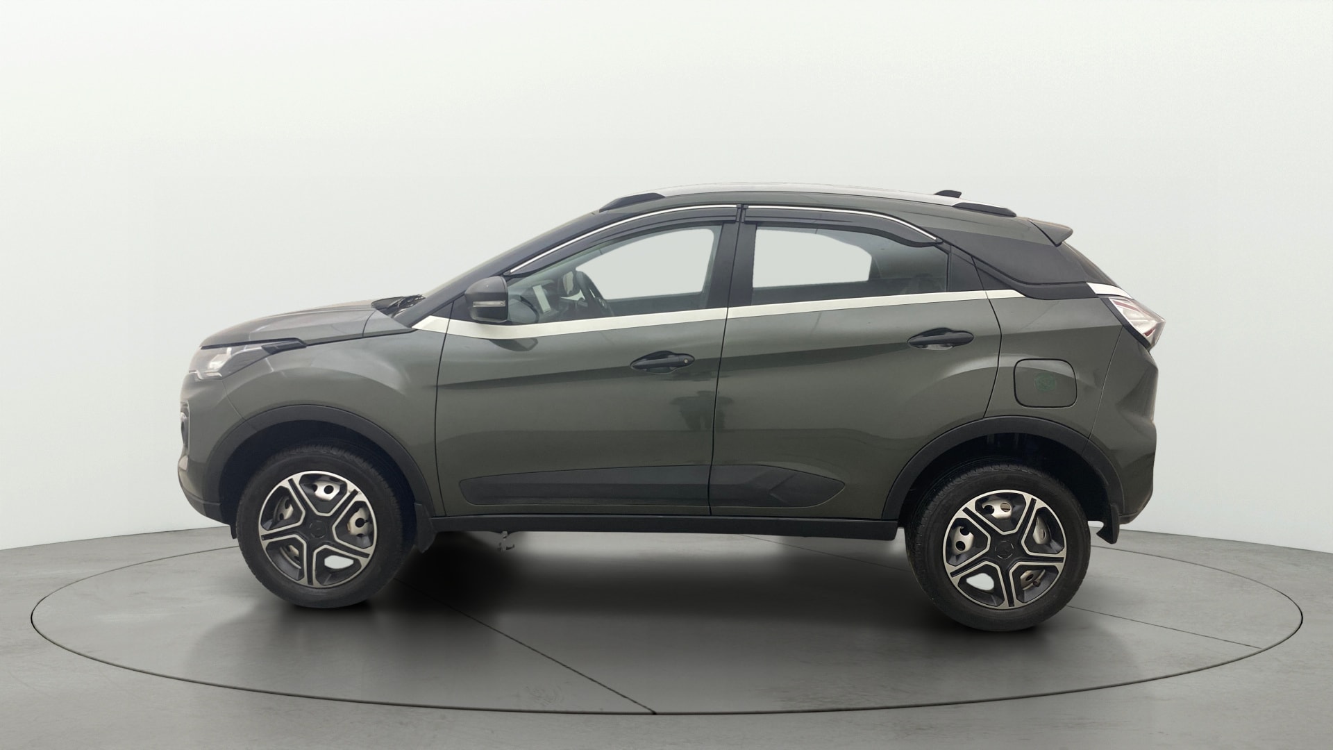 View 2023 Tata Nexon Revotron XE Image 5 Used 2023 Tata Nexon Revotron XE Image 5