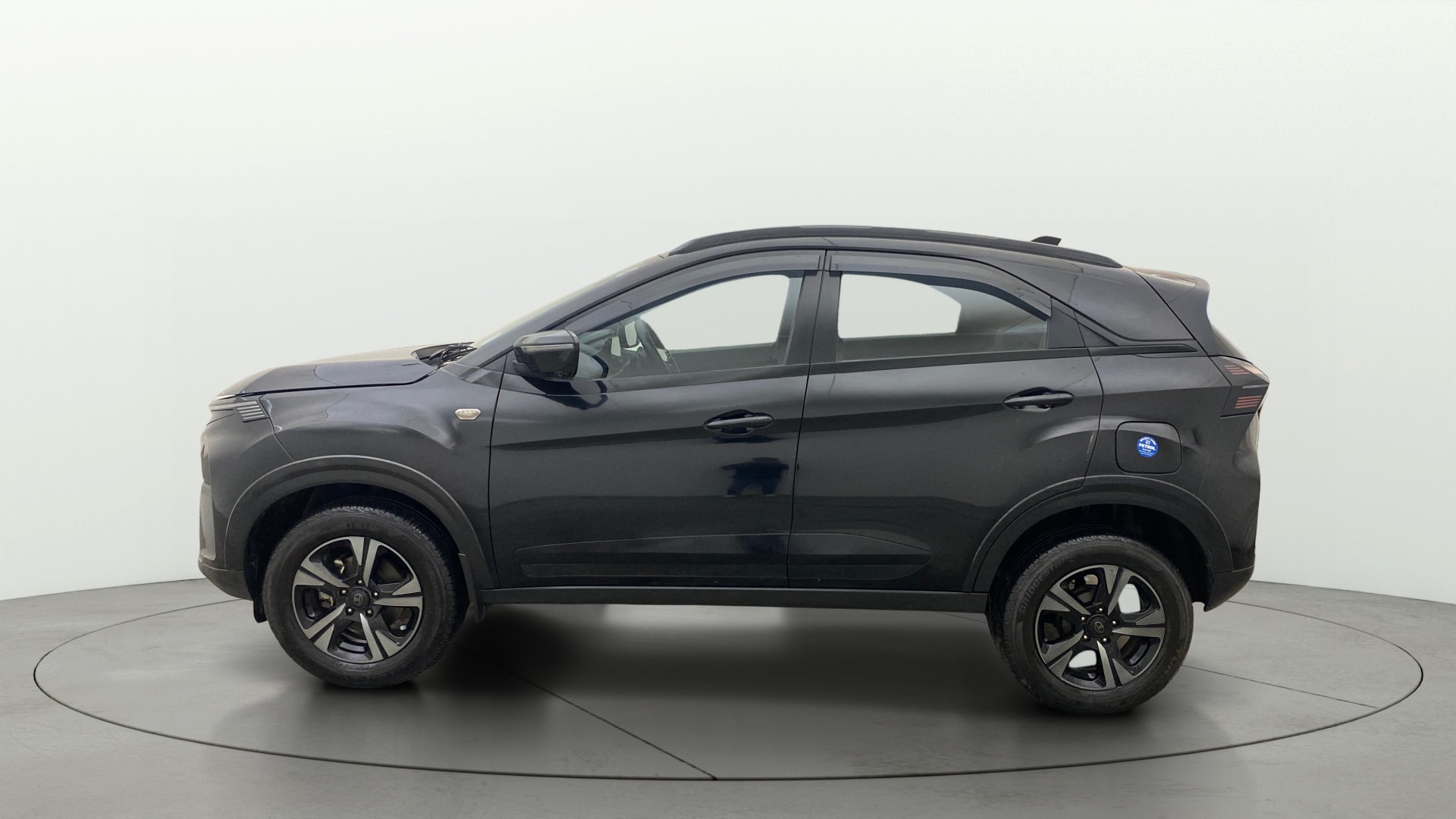 View 2024 Tata Nexon Revotron XE Image 5 Used 2024 Tata Nexon Revotron XE Image 5