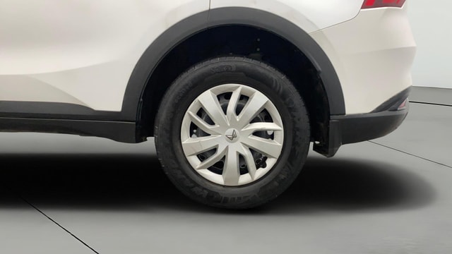 View Mahindra XUV700 Image 11 Used Mahindra XUV700 Image 11
