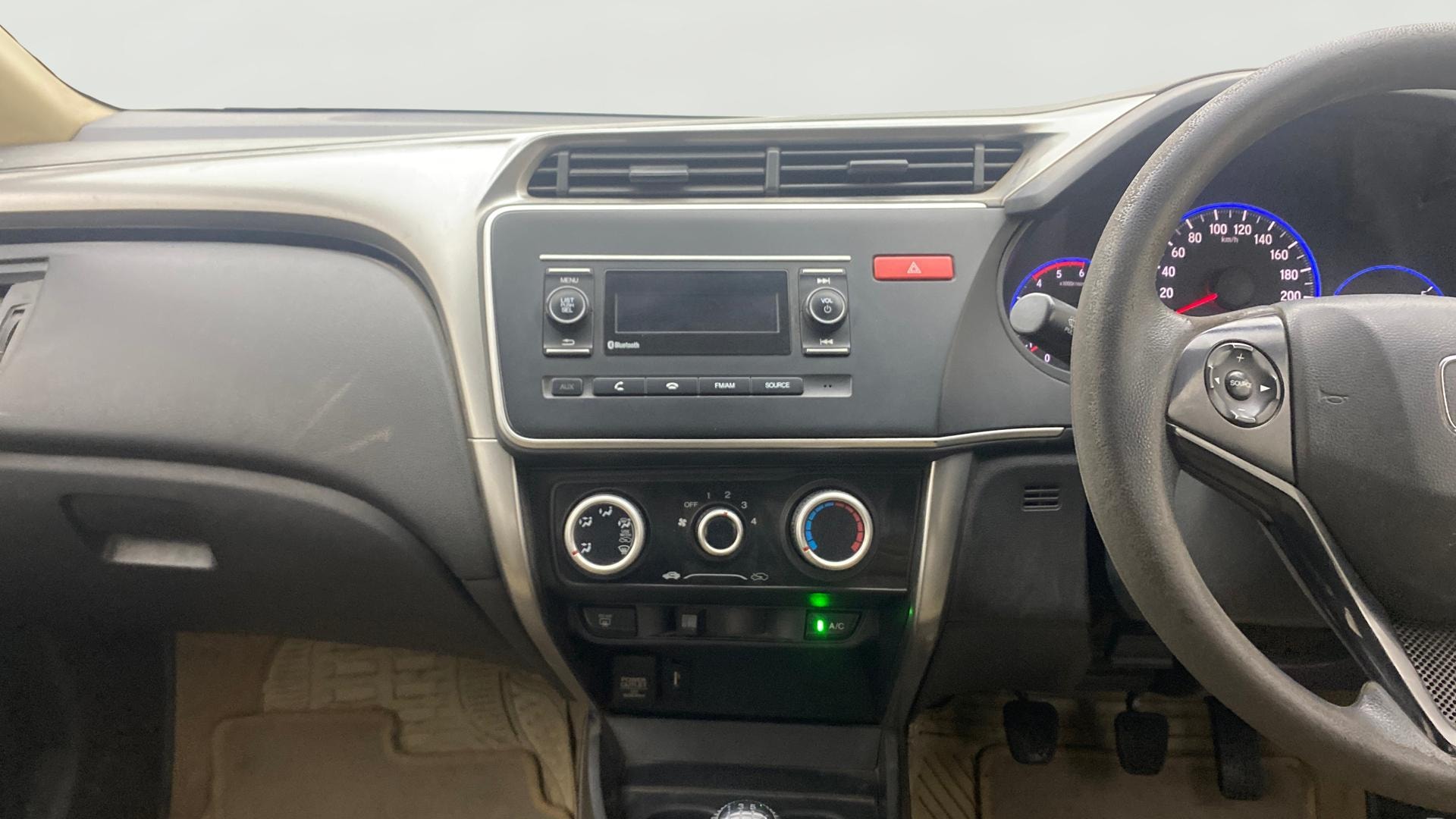 View 2015 Honda City ZX MT Diesel Anniversary Edition Image 17 Used 2015 Honda City ZX MT Diesel Anniversary Edition Image 17