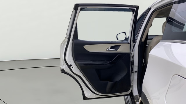 View Mahindra XUV700 Image 16 Used Mahindra XUV700 Image 16