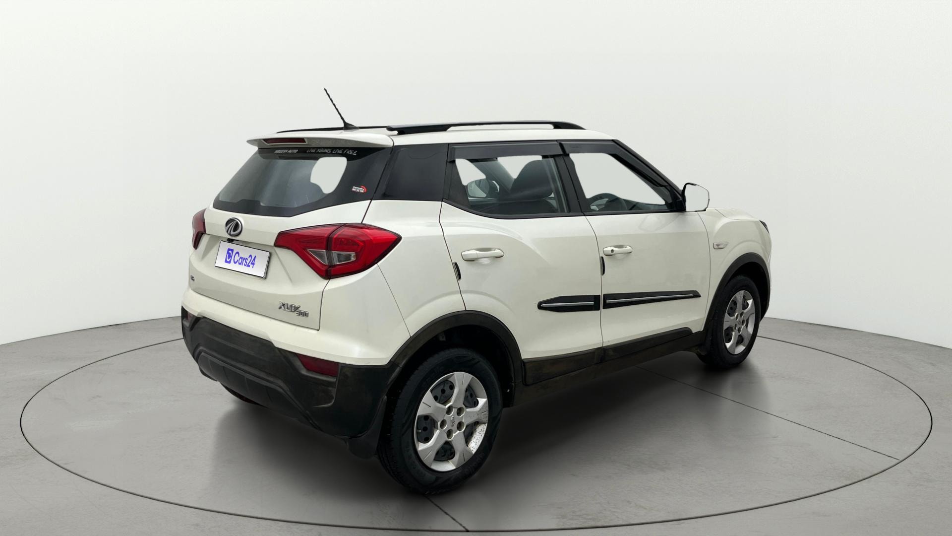 View 2019 Mahindra XUV300 W4 Petrol BS IV Image 42 Used 2019 Mahindra XUV300 W4 Petrol BS IV Image 42