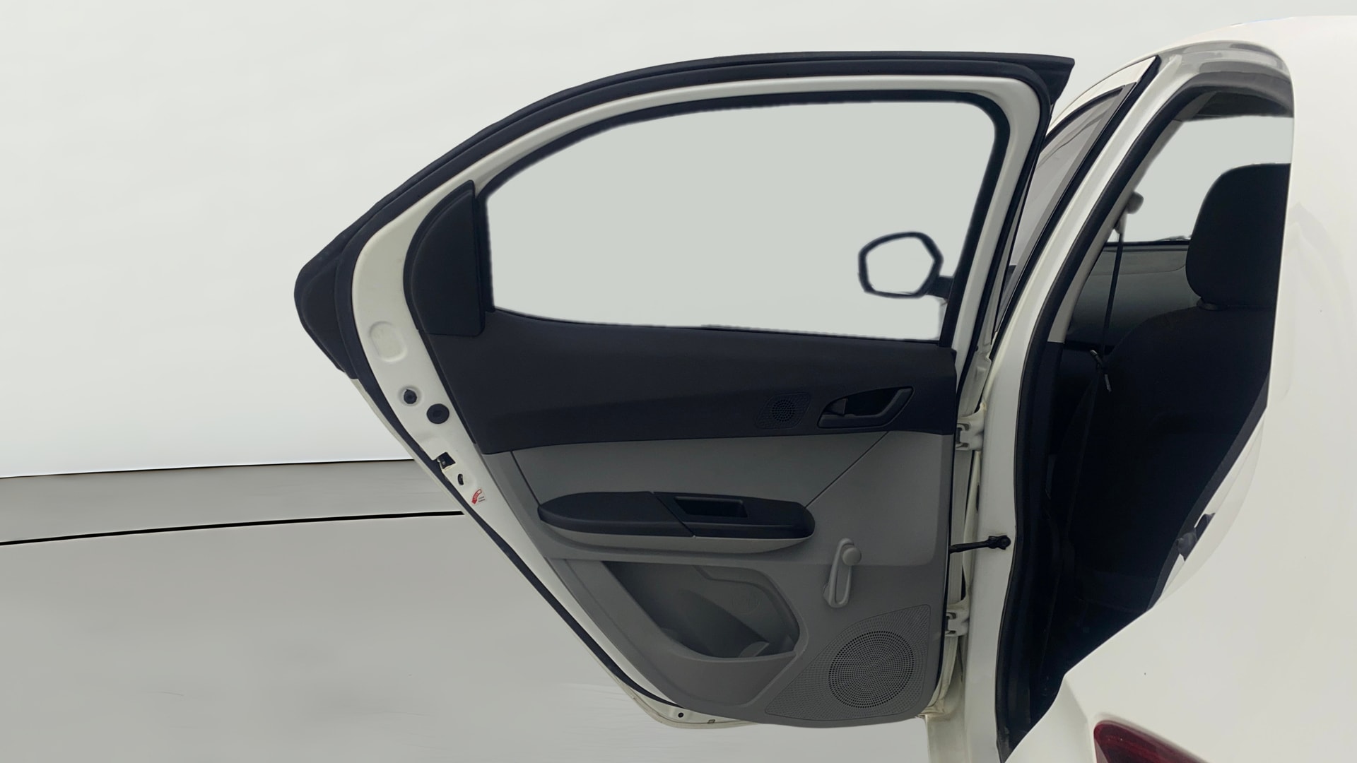 View 2023 Tata Tiago Revotorq XB Image 22 Used 2023 Tata Tiago Revotorq XB Image 22