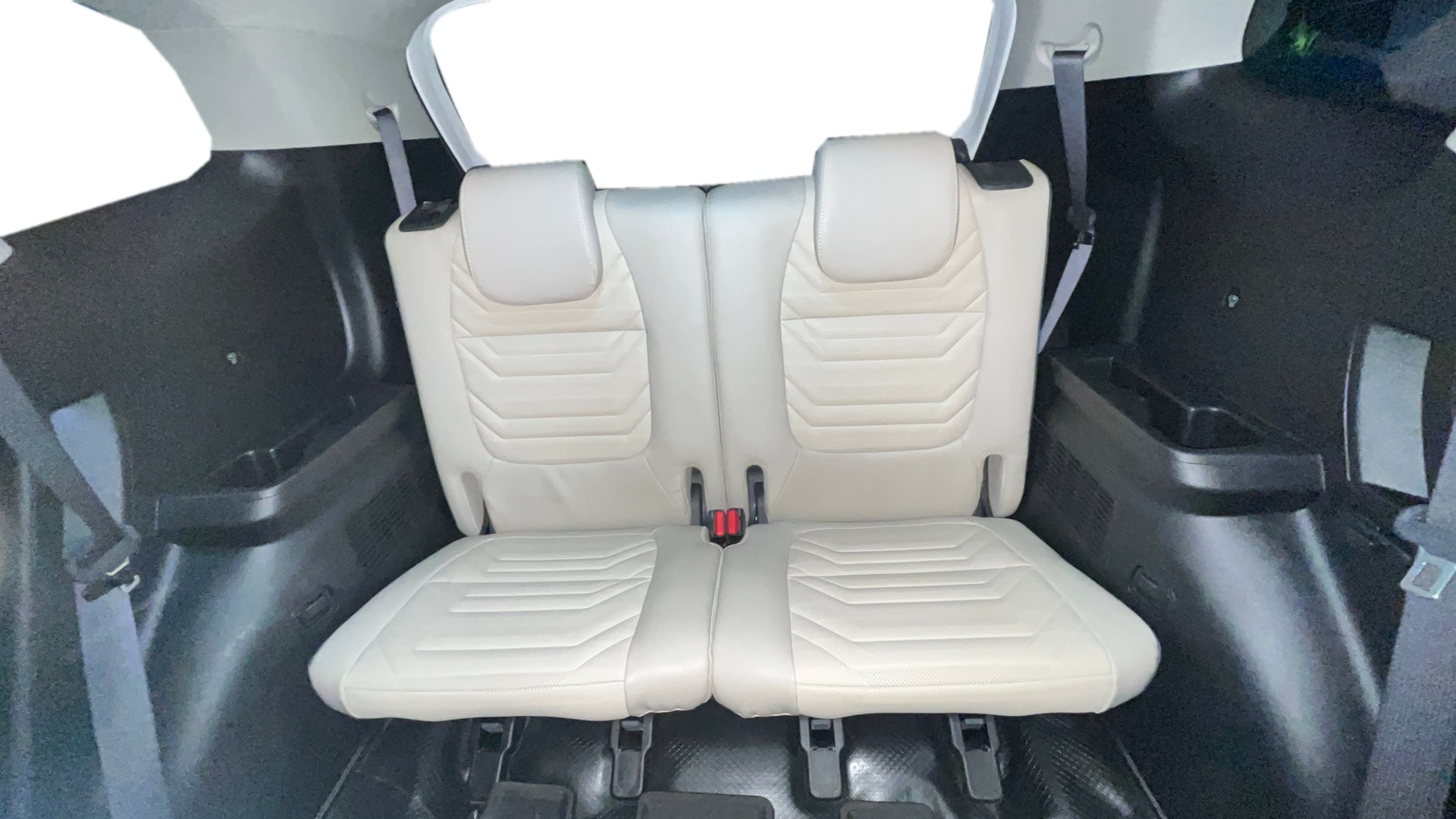 View 2023 Kia Carens Luxury Plus 1.5 Turbo Petrol DCT 7 STR Image 10 Used 2023 Kia Carens Luxury Plus 1.5 Turbo Petrol DCT 7 STR Image 10