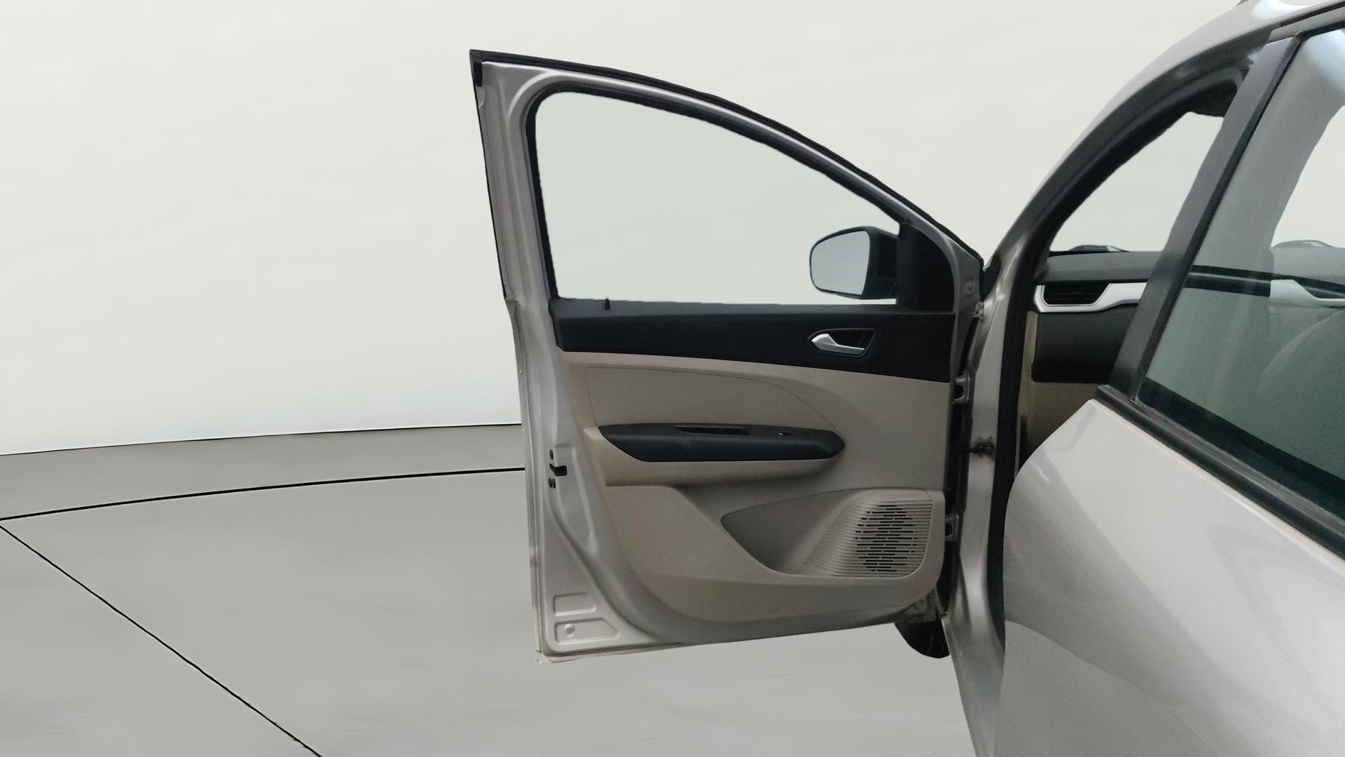 View 2022 Renault Triber RXZ Image 32 Used 2022 Renault Triber RXZ Image 32