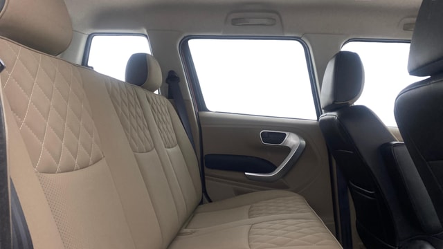 View Mahindra TUV300 Image 28 Used Mahindra TUV300 Image 28