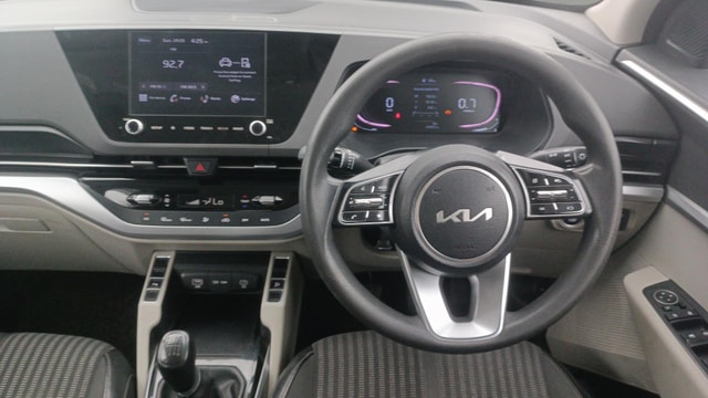 View Kia Carens Image 14 Used Kia Carens Image 14