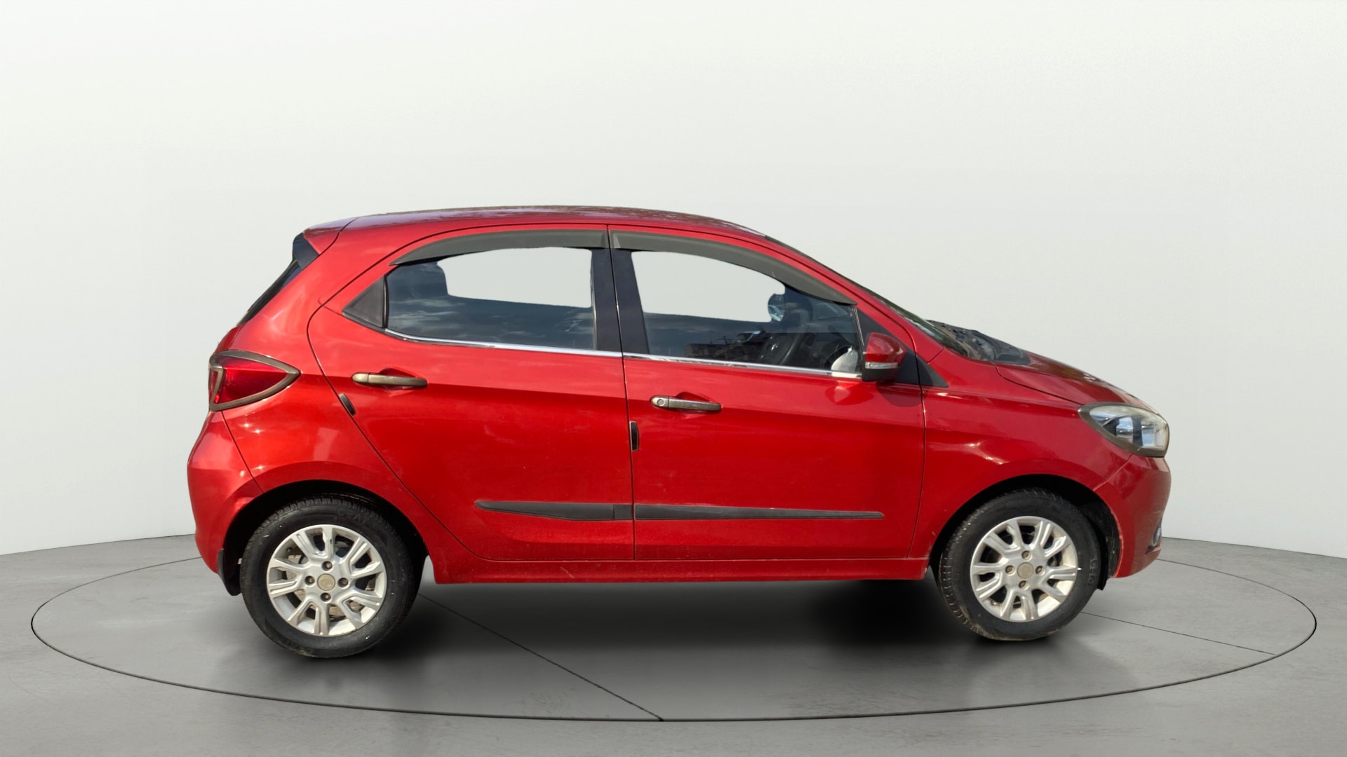 View 2018 Tata Tiago Revotorq XB Image 8 Used 2018 Tata Tiago Revotorq XB Image 8