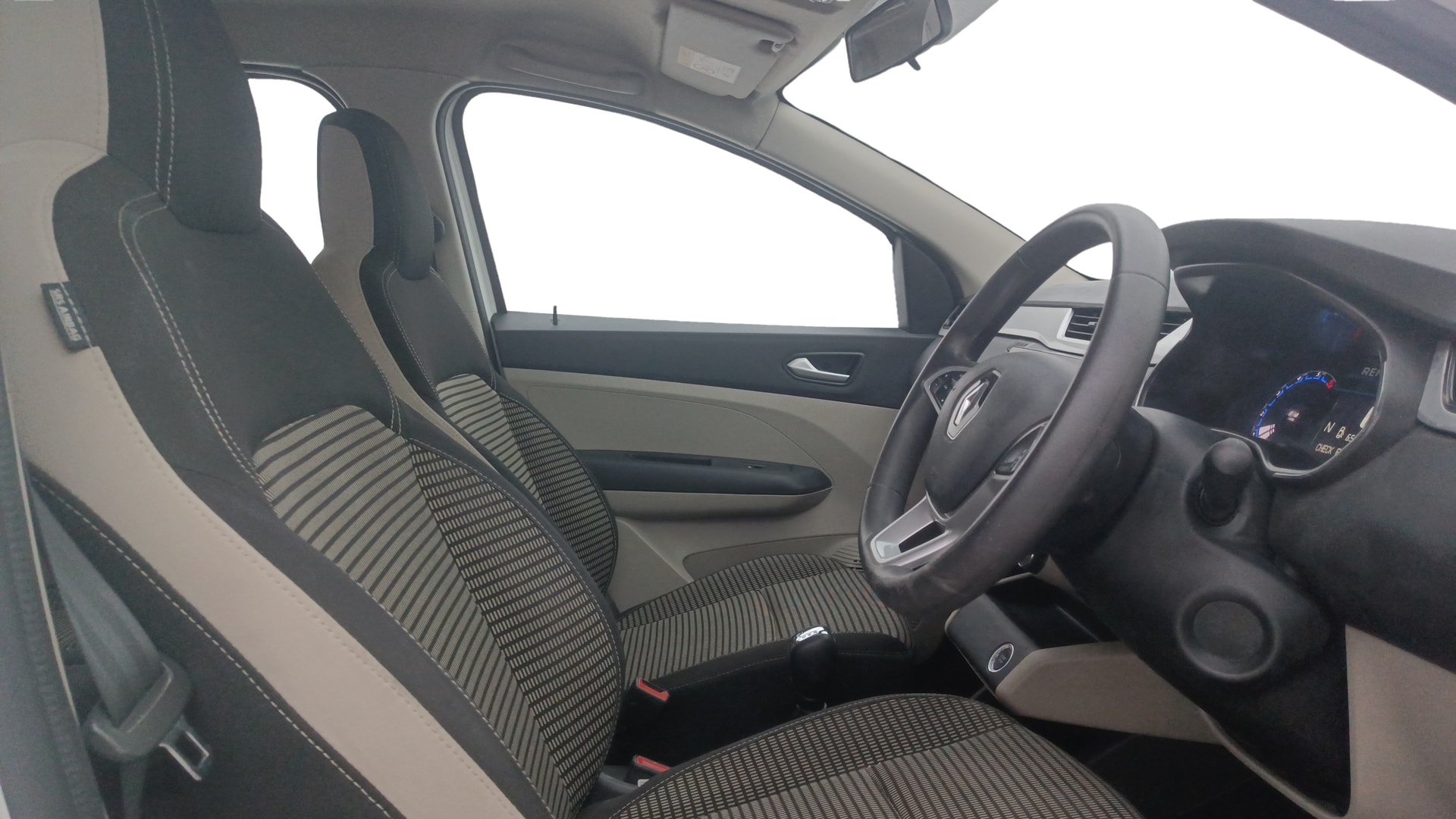 View 2023 Renault Triber RXZ AMT Image 27 Used 2023 Renault Triber RXZ AMT Image 27