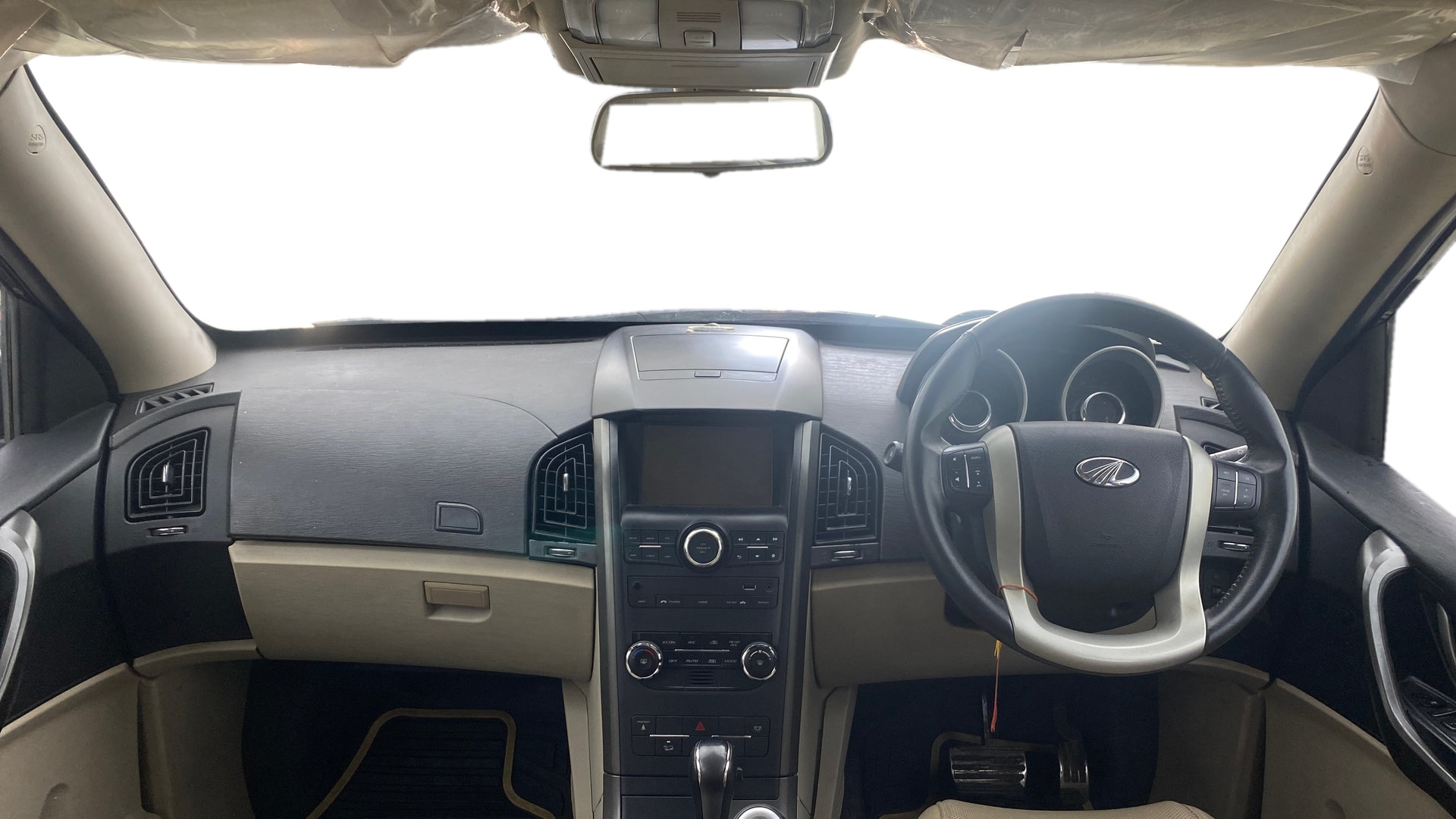 View 2017 Mahindra XUV500 W10 FWD AT Image 31 Used 2017 Mahindra XUV500 W10 FWD AT Image 31