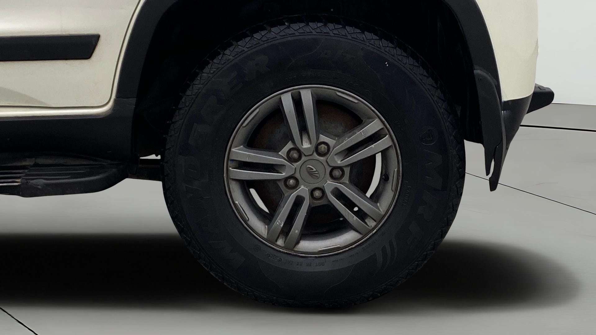 View 2019 Mahindra TUV300 T10 100HP Image 11 Used 2019 Mahindra TUV300 T10 100HP Image 11