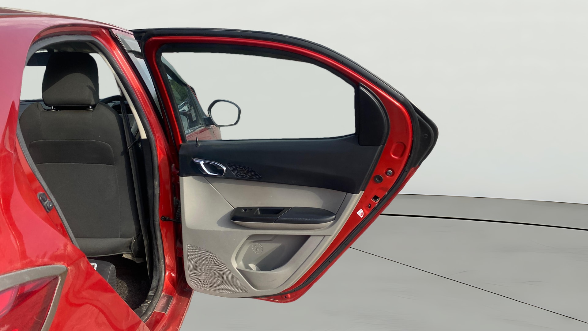 View 2018 Tata Tiago Revotorq XB Image 7 Used 2018 Tata Tiago Revotorq XB Image 7