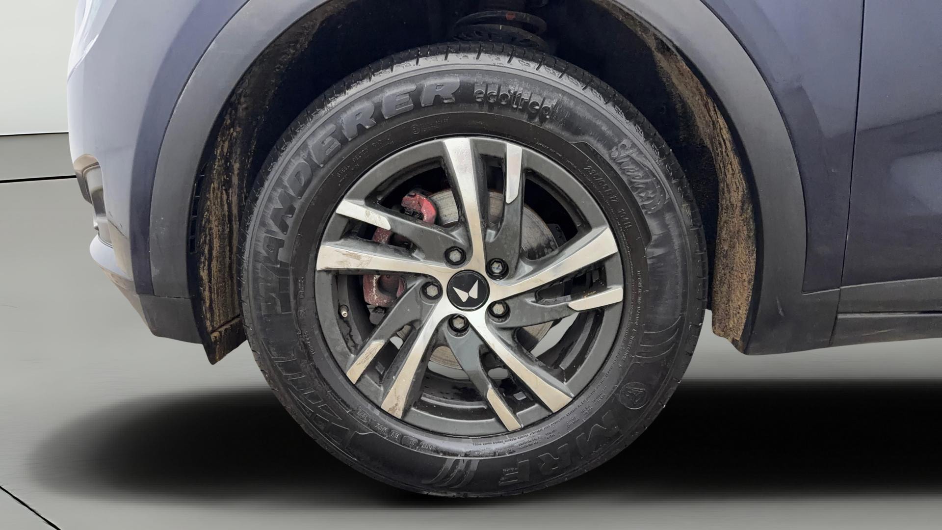 View 2023 Mahindra XUV700 MX Petrol 5 STR Image 28 Used 2023 Mahindra XUV700 MX Petrol 5 STR Image 28