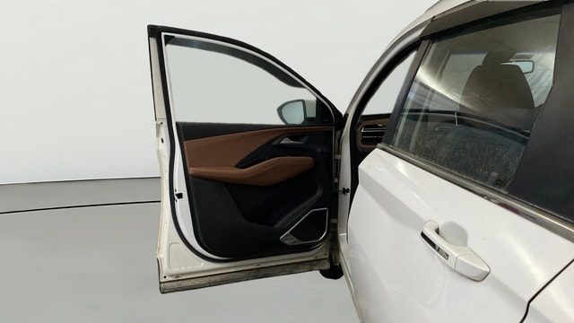 View MG Hector Plus Image 40 Used MG Hector Plus Image 40
