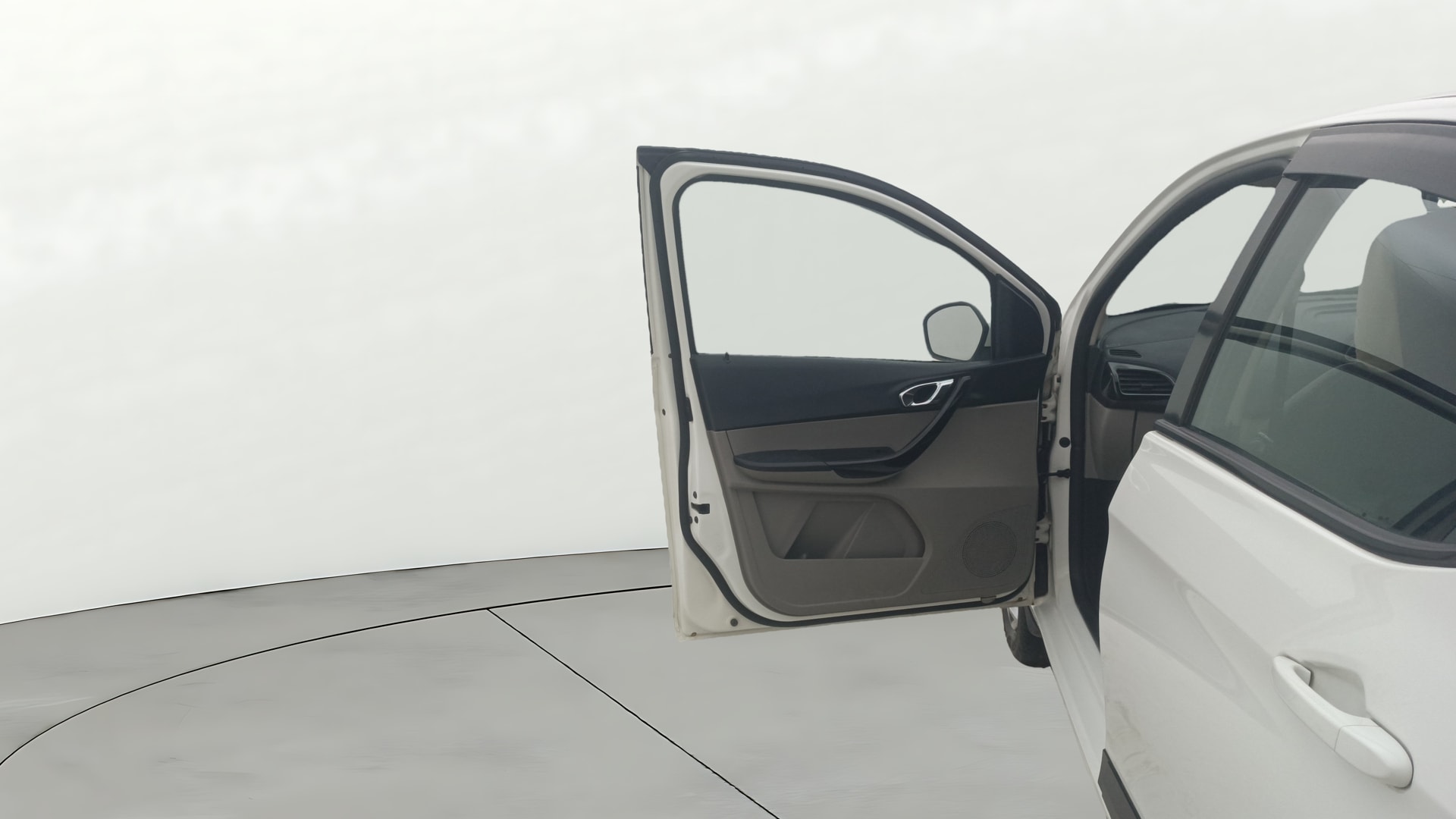 View 2019 Tata Tiago Revotorq XB Image 30 Used 2019 Tata Tiago Revotorq XB Image 30