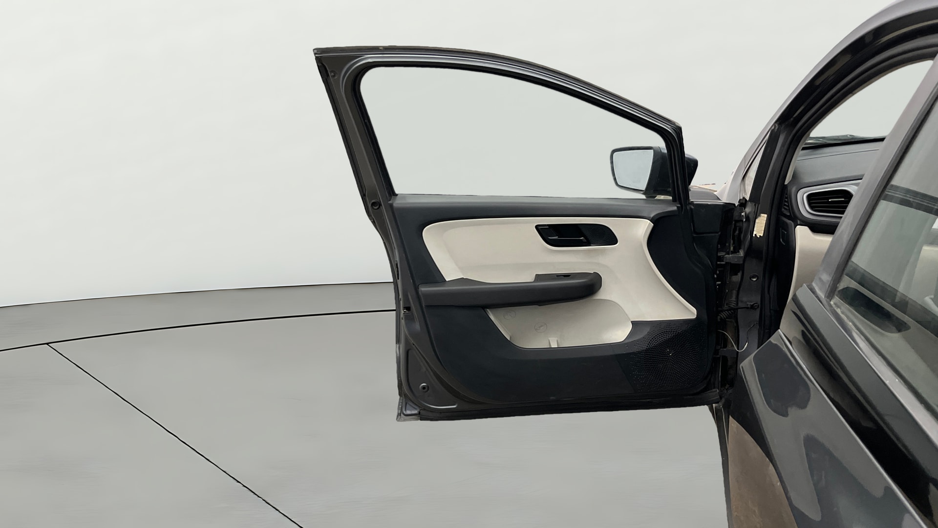 View 2022 Tata Altroz XE Petrol Image 36 Used 2022 Tata Altroz XE Petrol Image 36