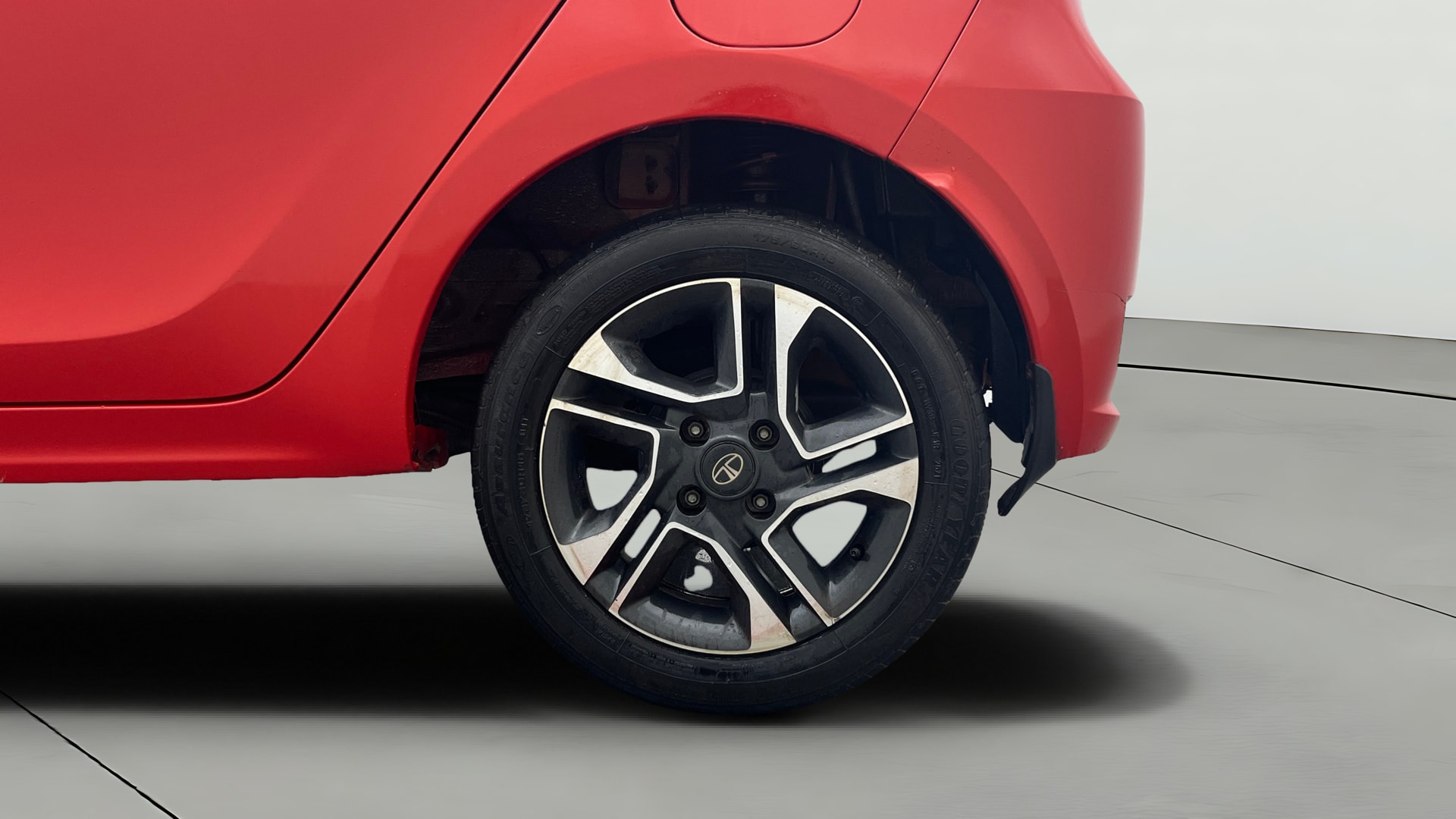 View 2022 Tata Tiago Revotorq XB Image 7 Used 2022 Tata Tiago Revotorq XB Image 7