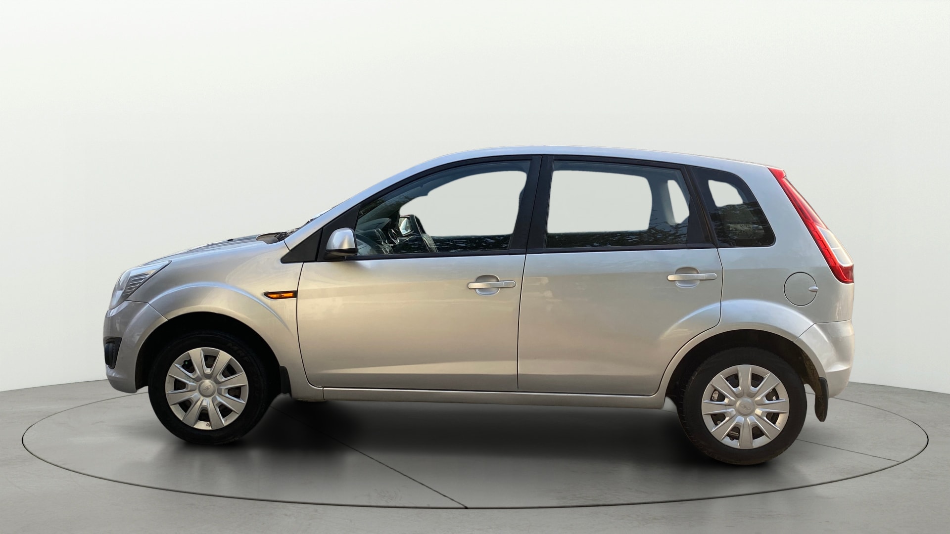 View 2013 Ford Figo 1.2P Ambiente MT BS IV Image 5 Used 2013 Ford Figo 1.2P Ambiente MT BS IV Image 5