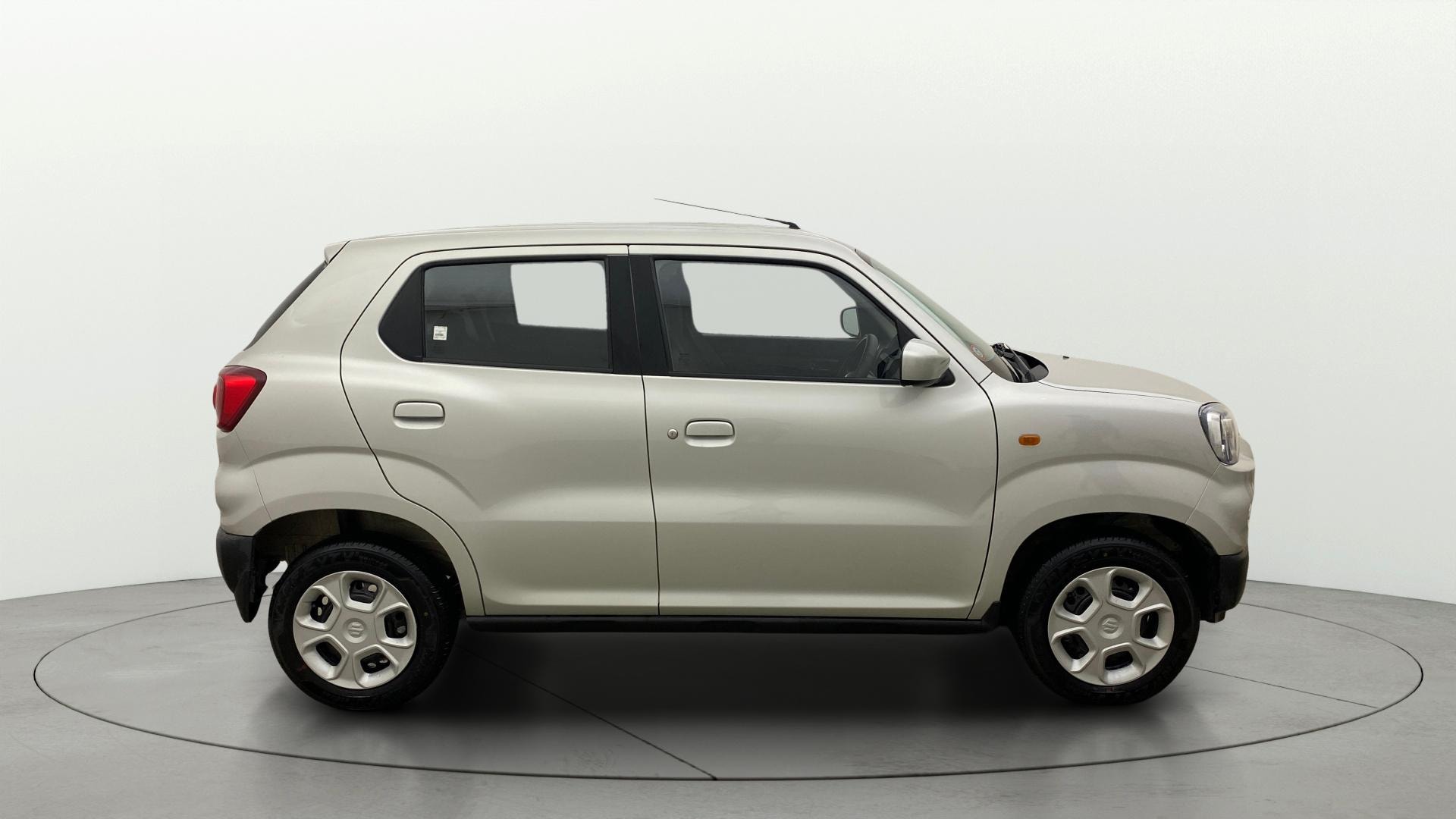 View 2025 Maruti Suzuki 1000 Base Variant Image 8 Used 2025 Maruti Suzuki 1000 Base Variant Image 8